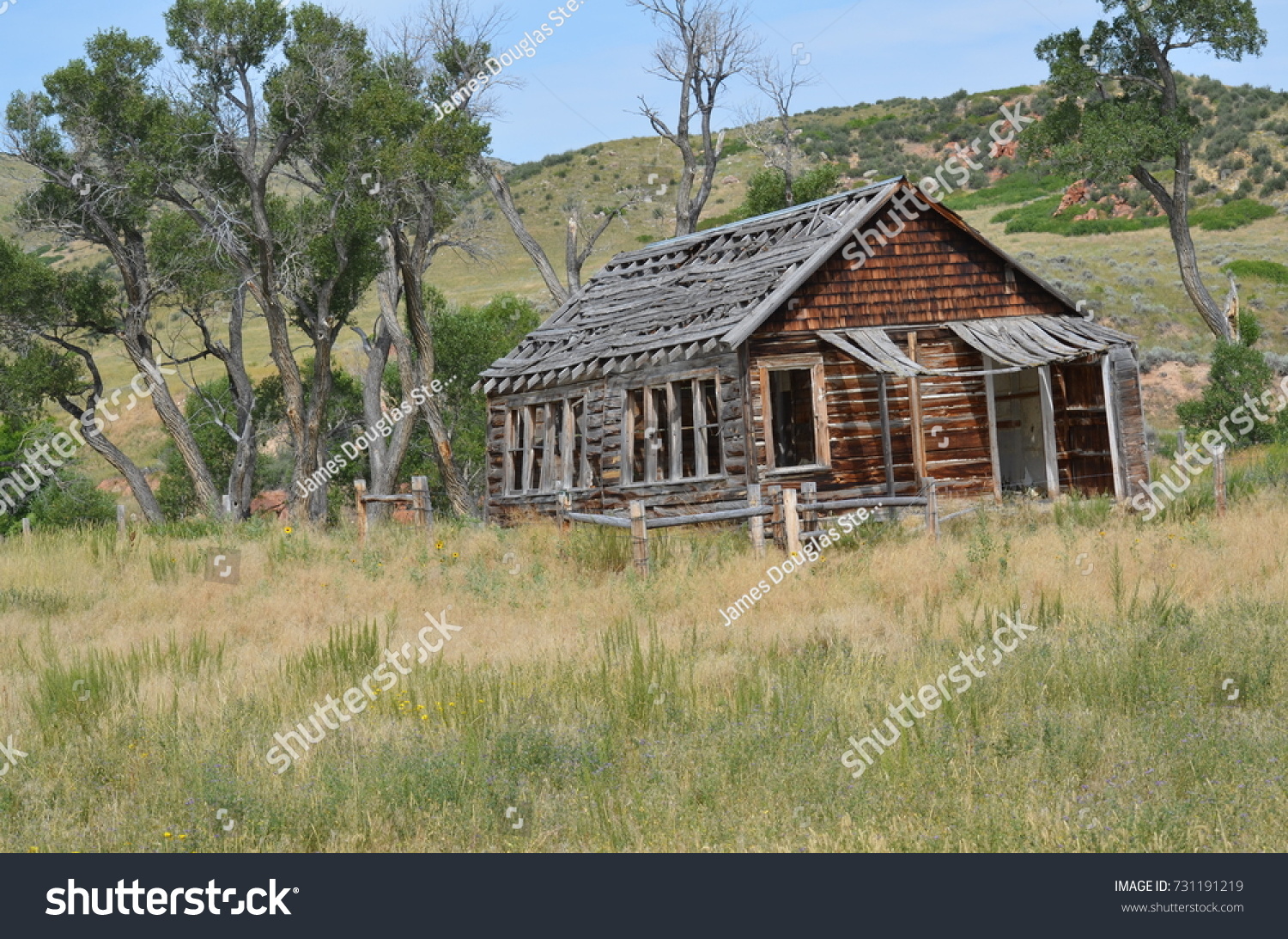 This Photo Old Run Down Shack Stock Photo 731191219 | Shutterstock