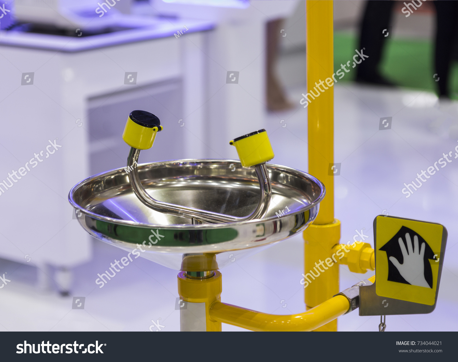 Emergency Eye Washing Unit Chemical Accident Stock Photo 734044021 ...