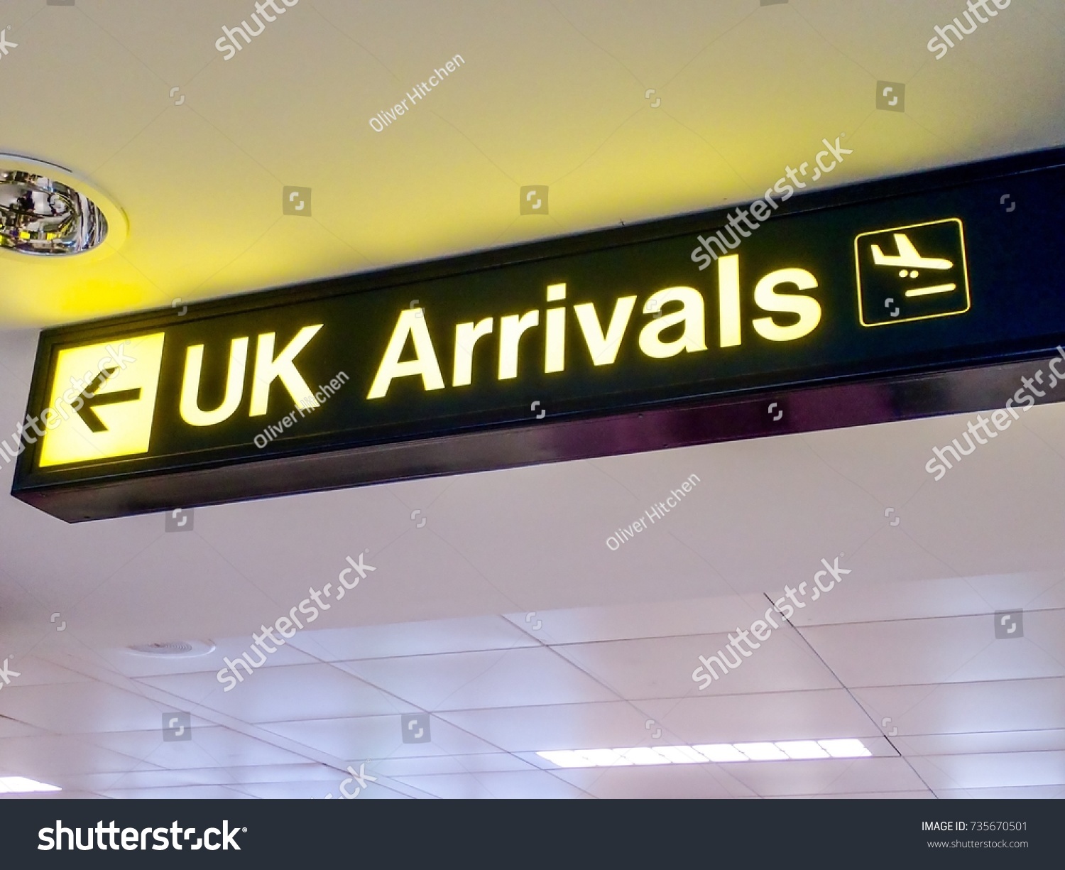 Arrivals Sign Airport Uk Indicating Where Stock Photo 735670501 ...