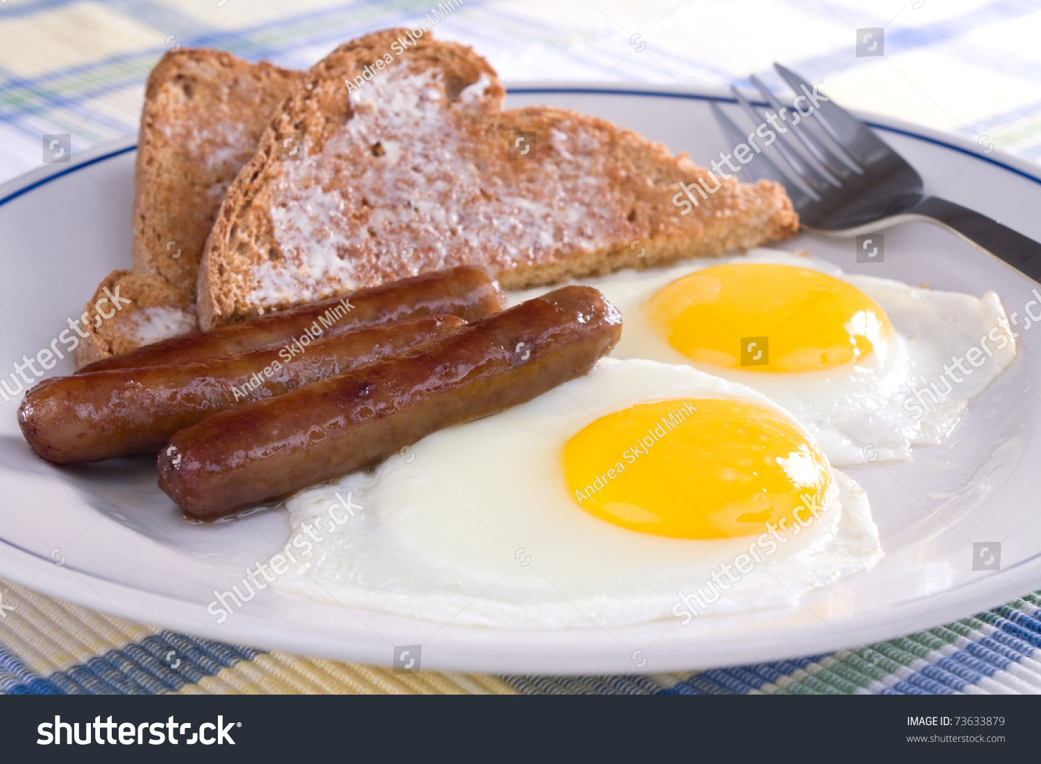 Завтрак сосиски и яйца и Нутелла