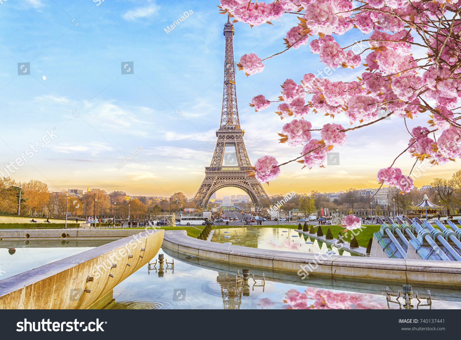 Eiffeltoren In De Lentemorgen In Parijs Stockfoto 740137441 Shutterstock   Stock Photo Eiffel Tower In The Spring Morning In Paris France Romantic Travel Background 740137441 