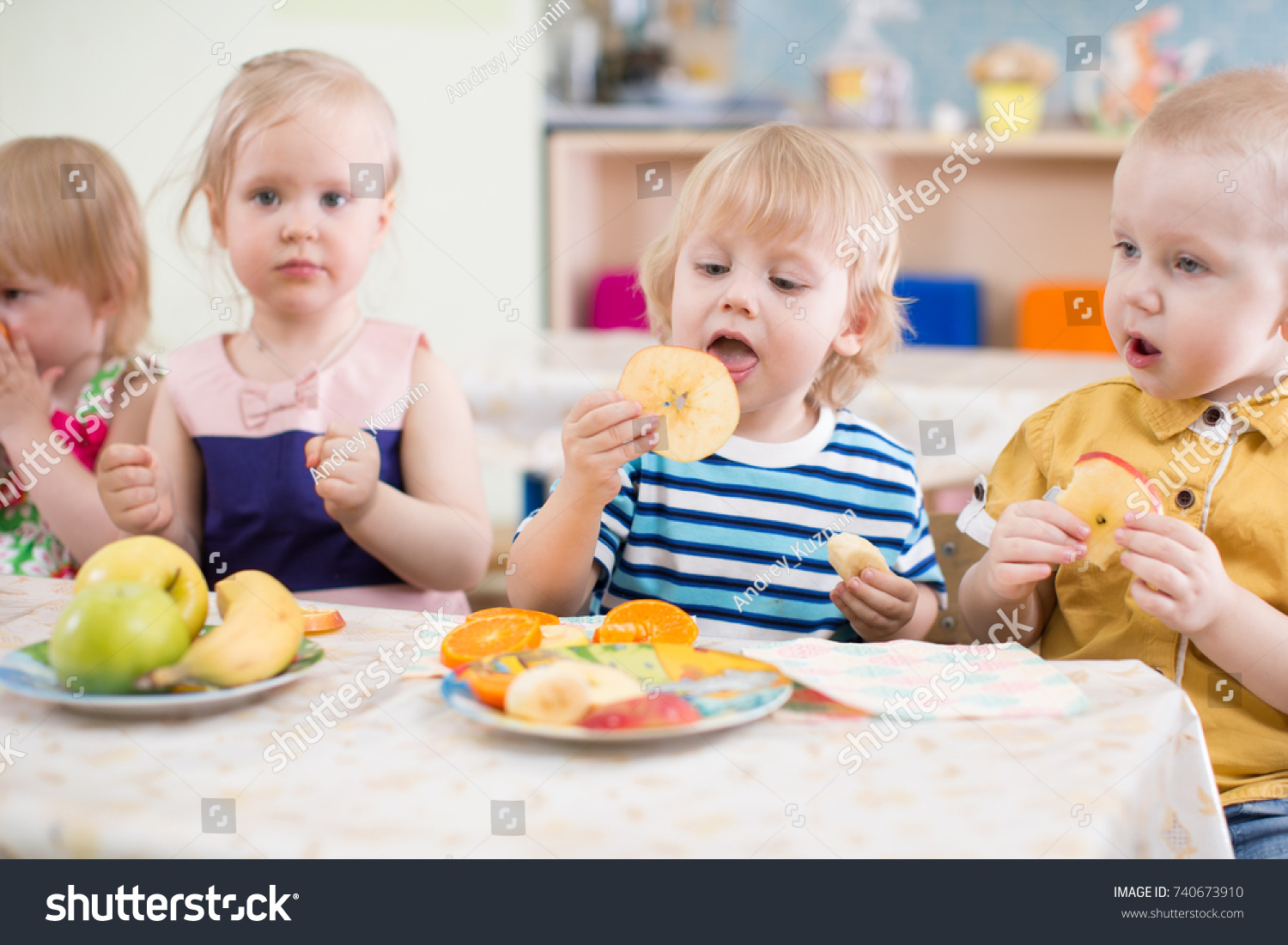 Funny Children Group Eating Fruits Kindergarten Stock Photo 740673910 ...