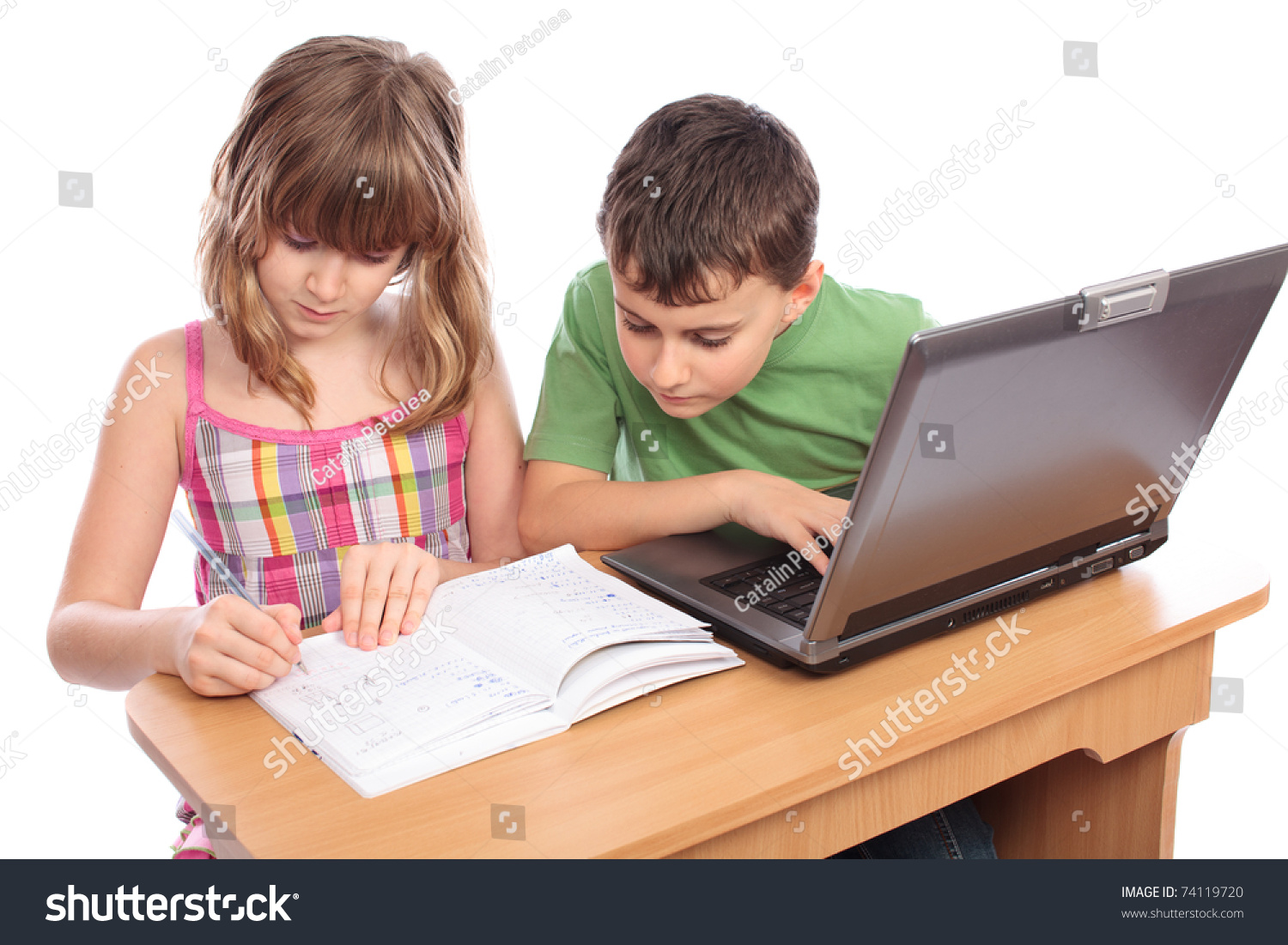 Jenny is doing homework. Домашнее задание на компьютере. Women doing homework together.