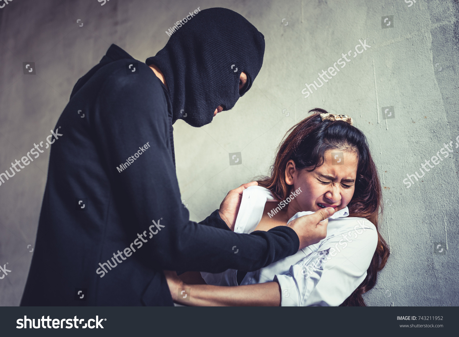 Wife thief. Мусульманские женщины насилие. Связанные грабителем девушки. Насилие по принуждению.
