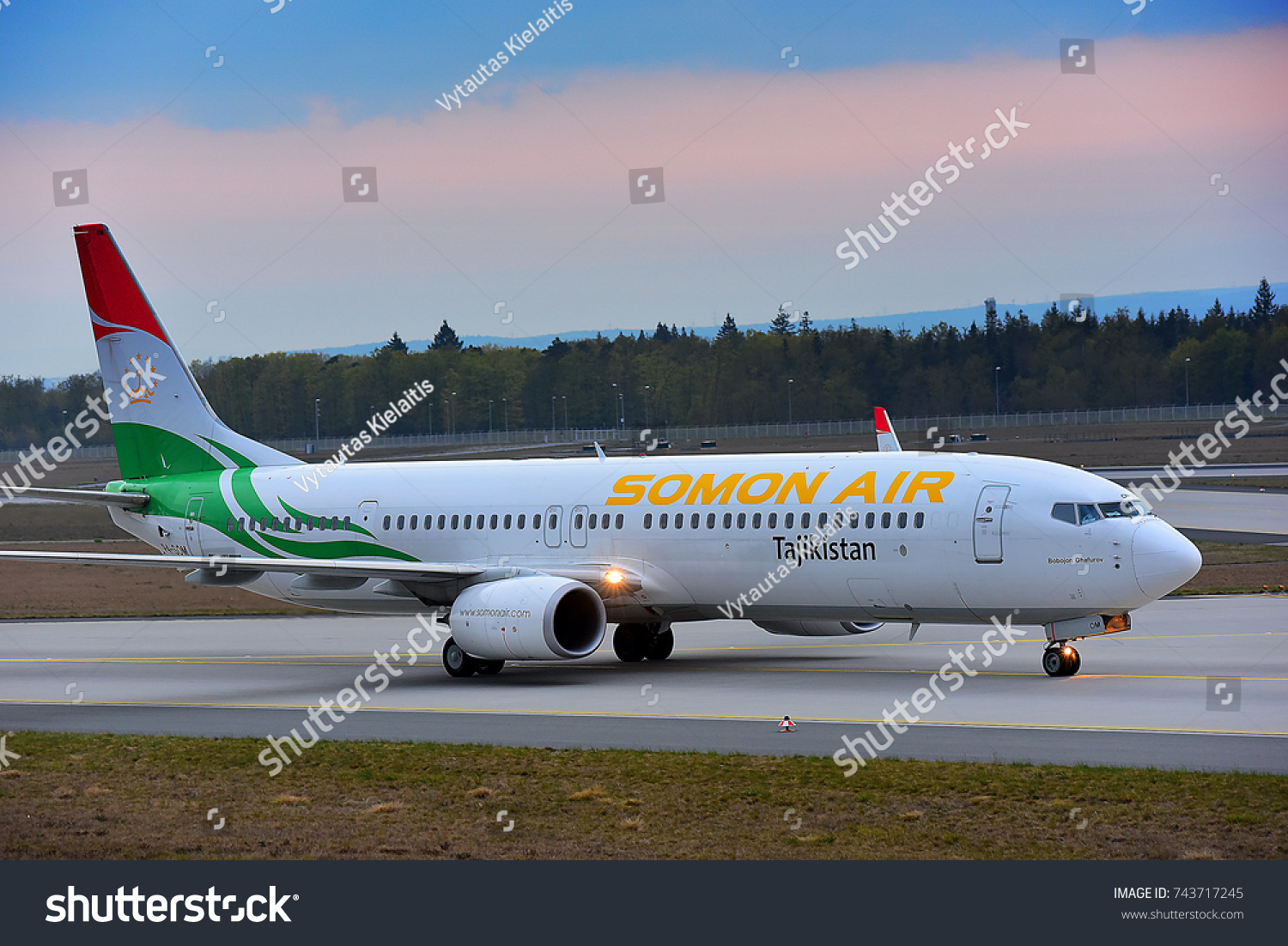 Эйр. Boeing 737 Somon Air. Somon Air Таджикистан. Somon Air b737 economy. Корпорация сомон Душанбе.