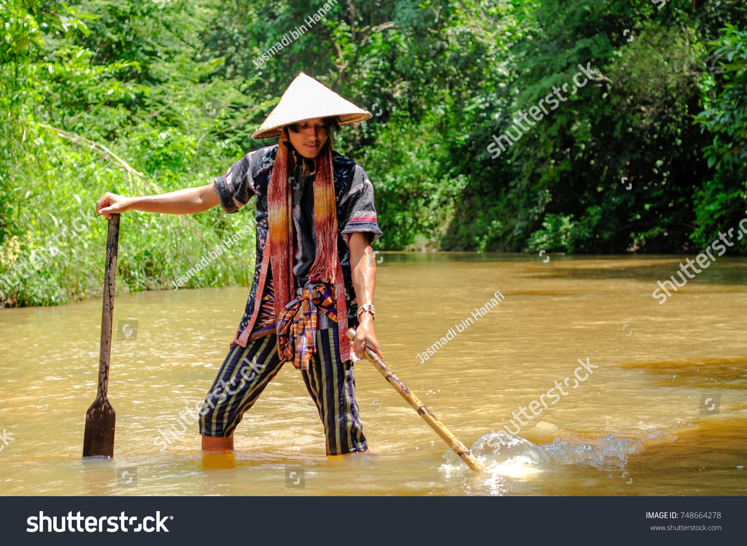 pahang-malaysia-malay-men-traditional-malay-stock-photo-748664278