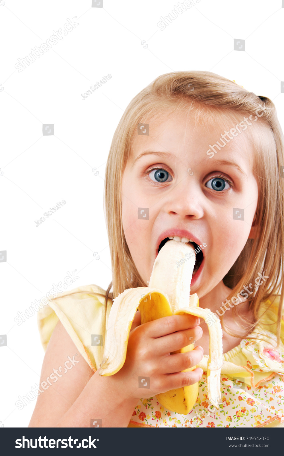 маленькой девочке дают в рот порно фото 72