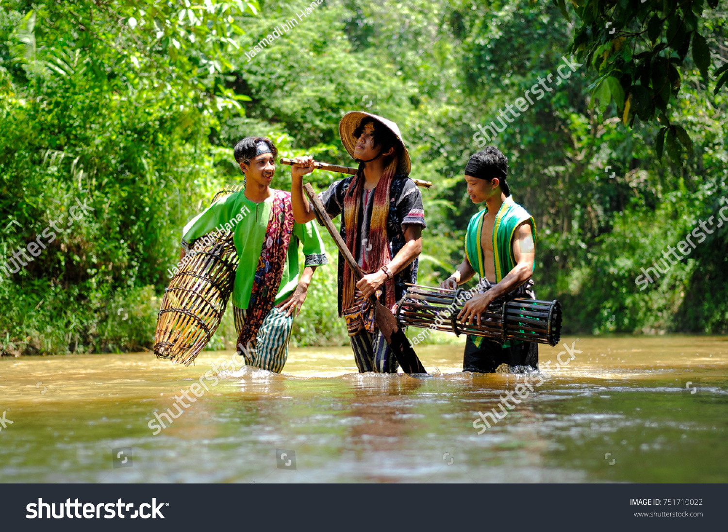 pahang-malaysia-malay-men-traditional-malay-stock-photo-751710022