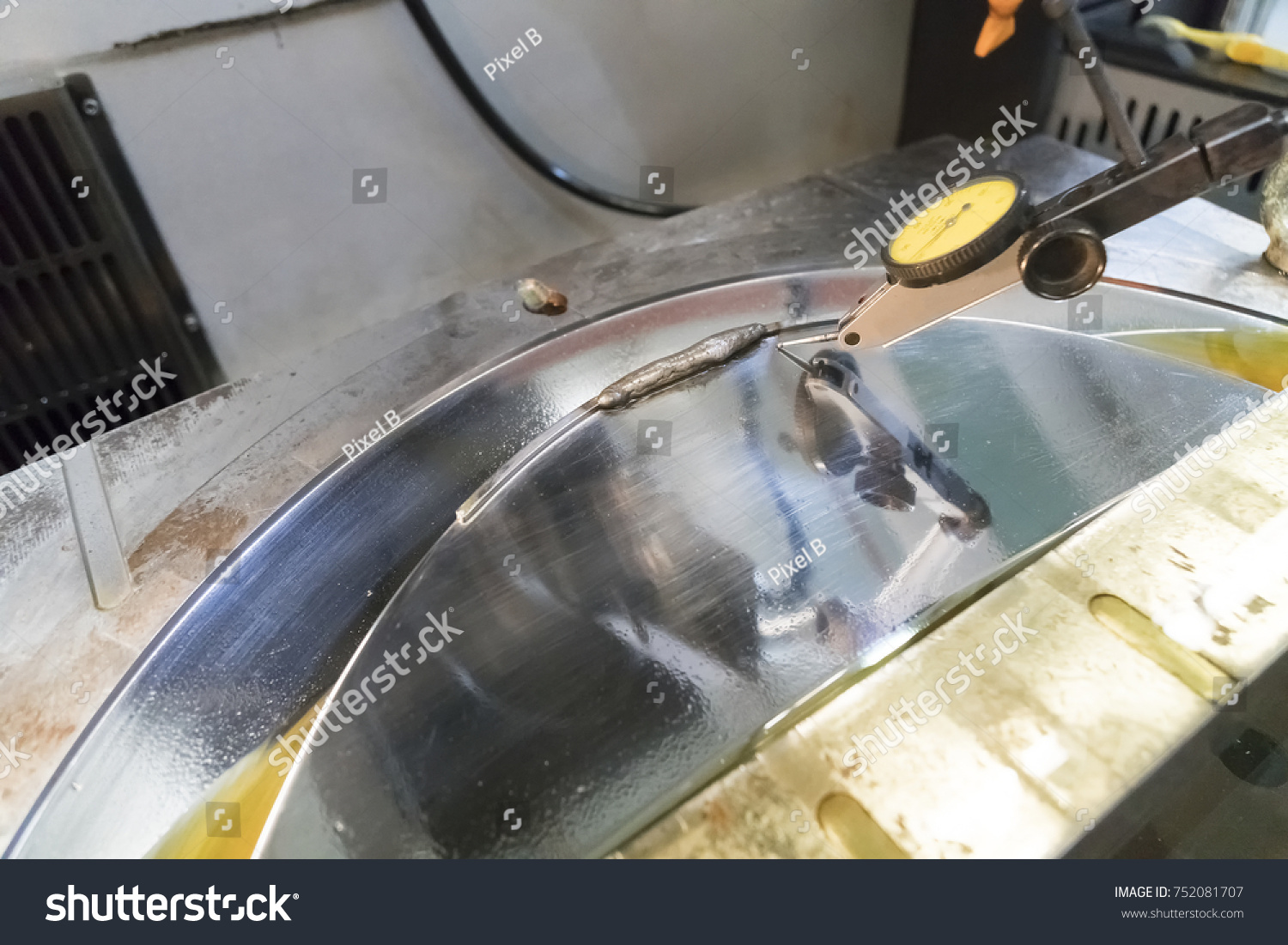 Dial Gauge Alignment Injection Mold Cnc Foto Stok 752081707 Shutterstock