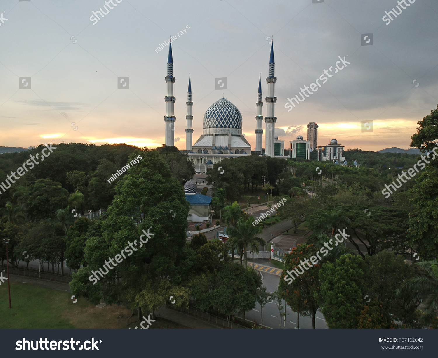 Masjid Sultan Salahuddin Abdul Aziz Shah Stock Photo 757162642 ...