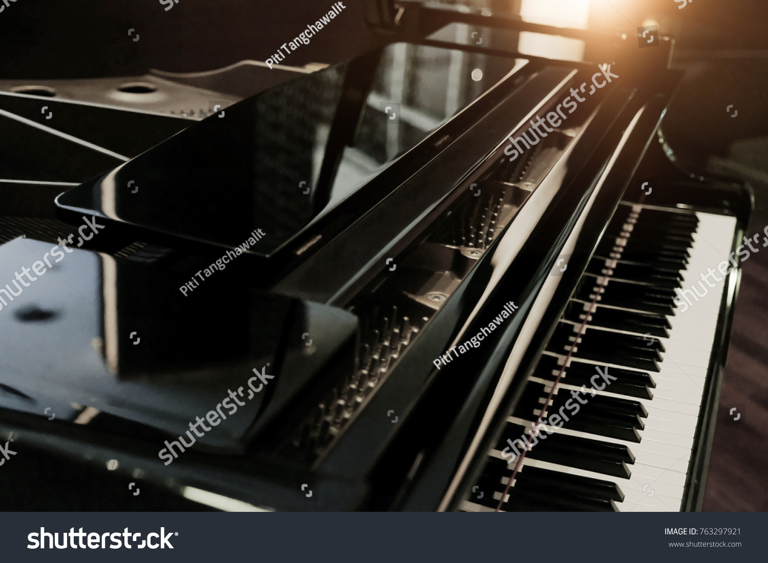 Black Shiny Grand Piano White Keyboard Stock Photo 763297921 | Shutterstock