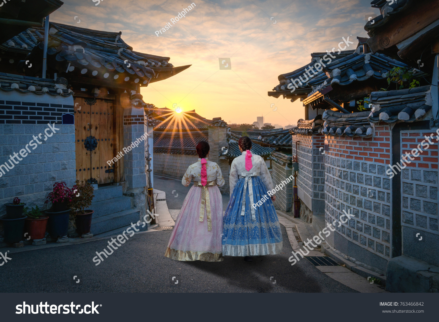 Back Two Women Wearing Hanbok Walking Stock Photo 763466842 | Shutterstock