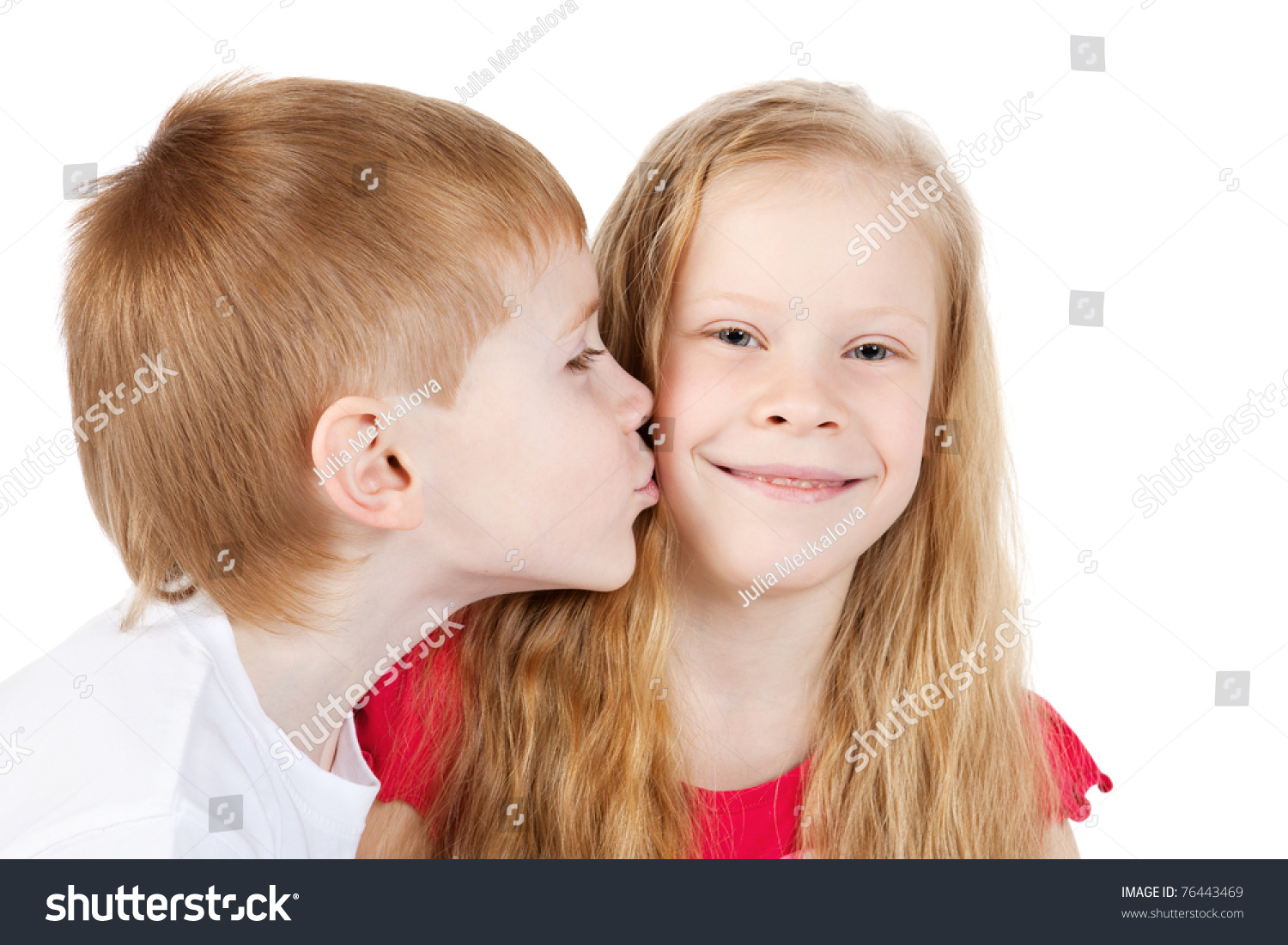 она целует маленького мальчика порно фото 40