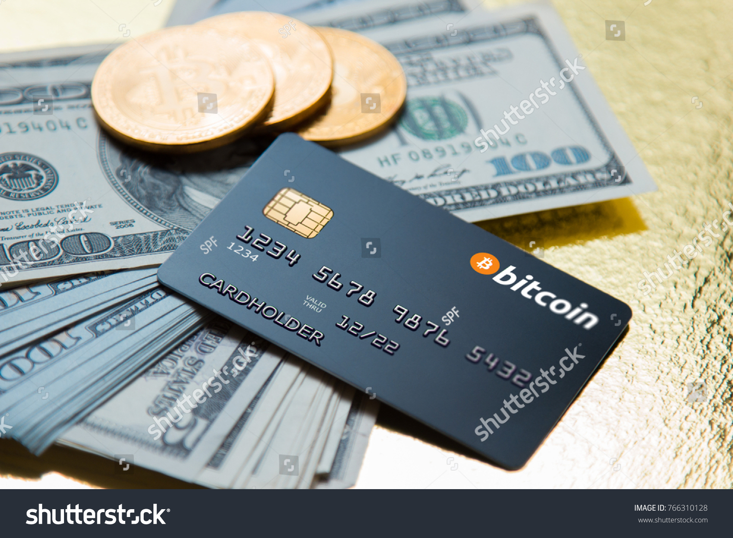 Оплата наличными и безналичными. Биткоин карта. Наличные и безналичные деньги. Криптовалютные карты. Visa Bitcoin Card.