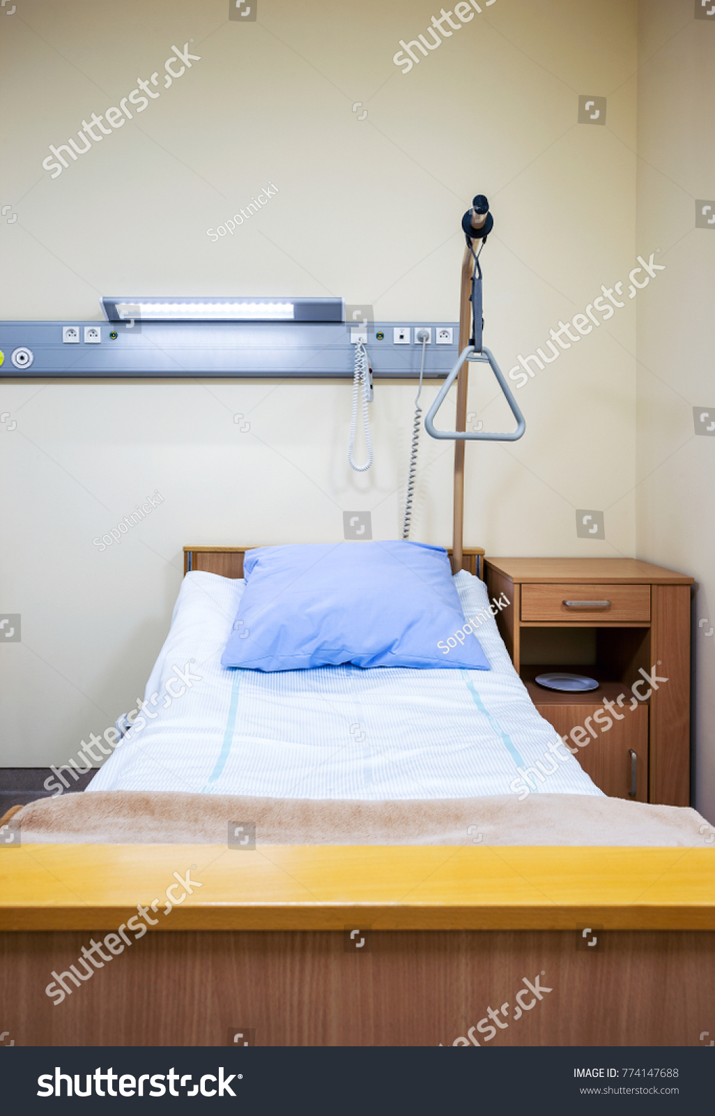 Modern Hospital Interior Hospital Bed Ward Stock Photo 774147688 ...