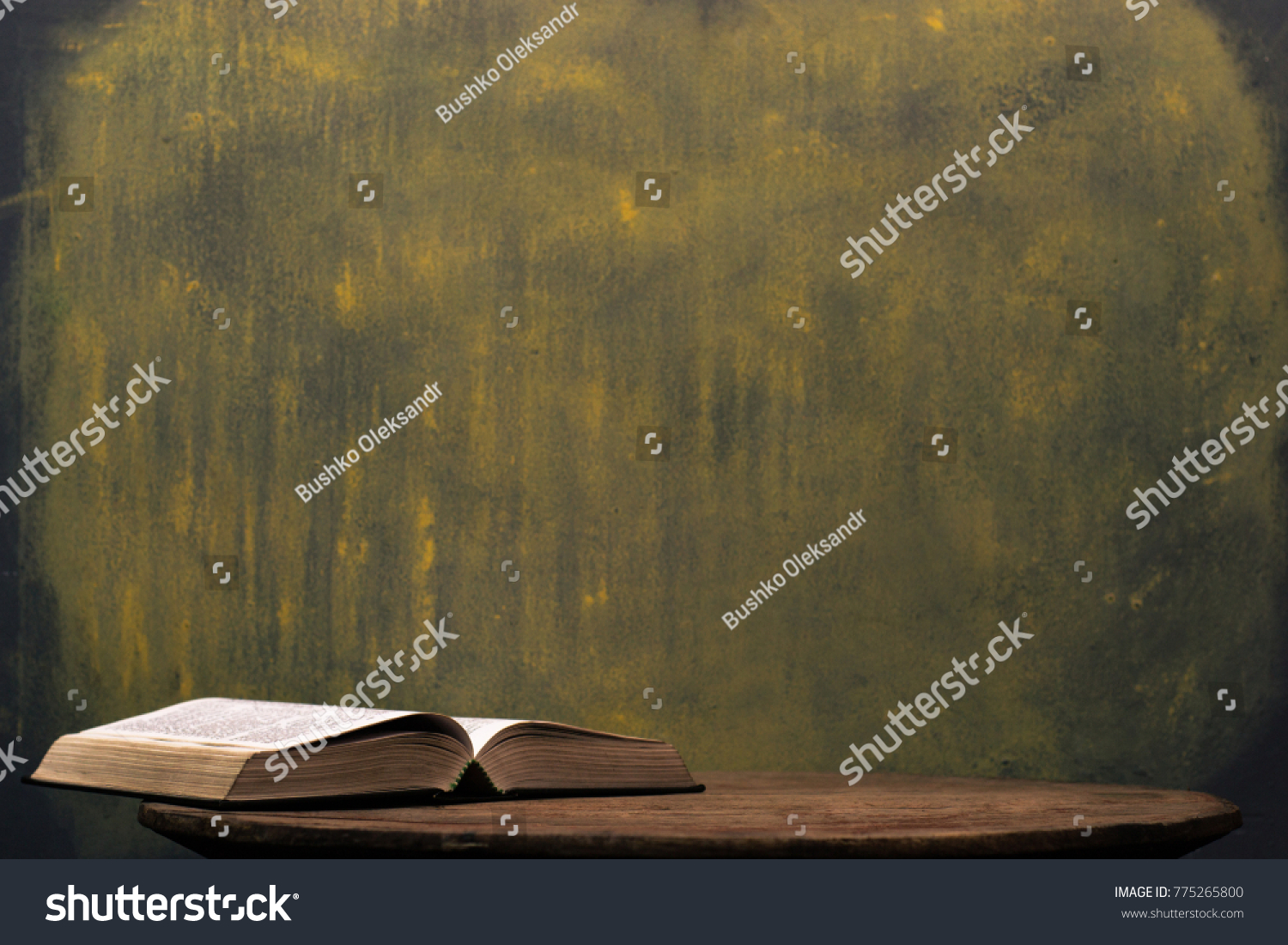 Bible On Old Round Wooden Table Stock Photo 775265800 | Shutterstock