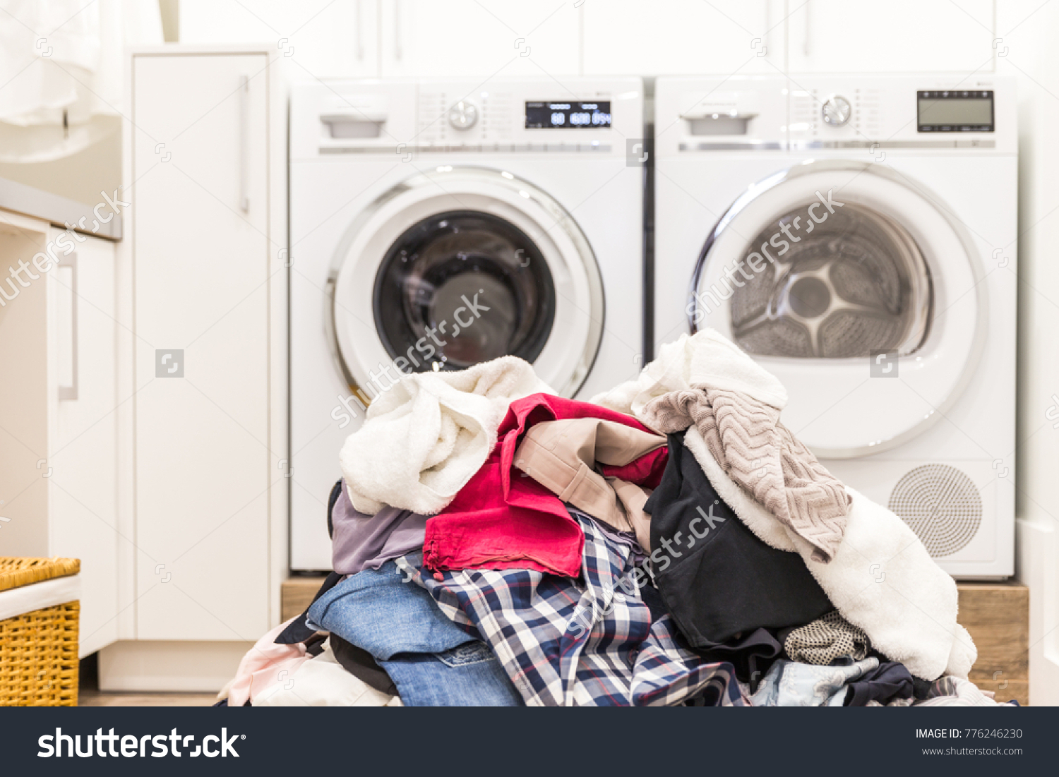 Foto Stok Pile Dirty Laundry (Edit Sekarang) 776246230.