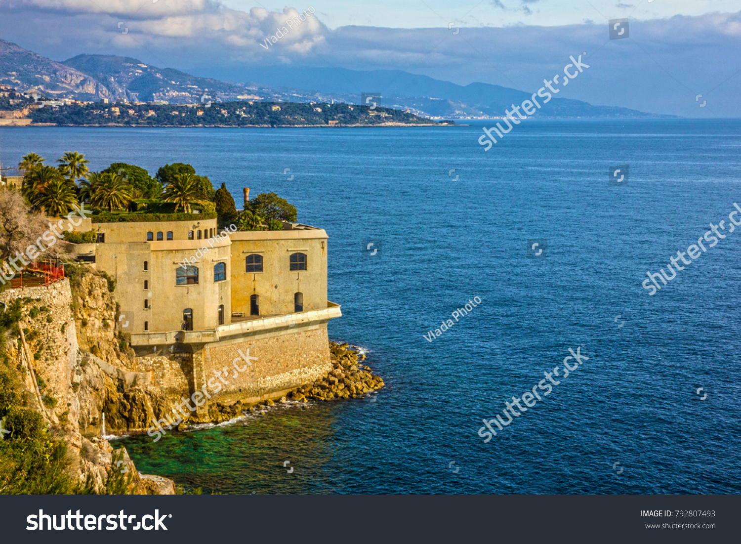 Тюрьма в монако англия какой остров