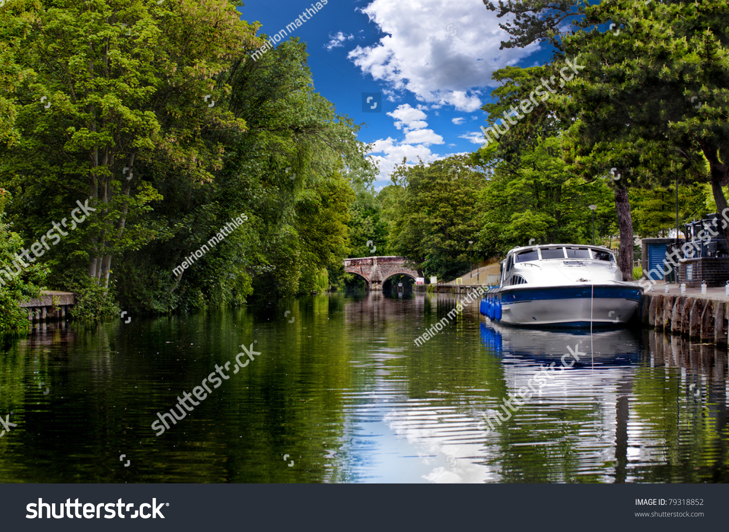 broads yacht hire