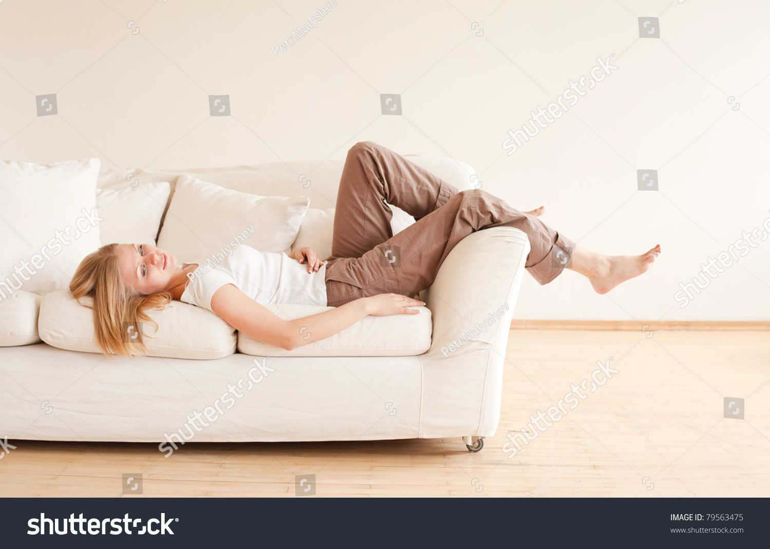 Отпуск лежа на диване