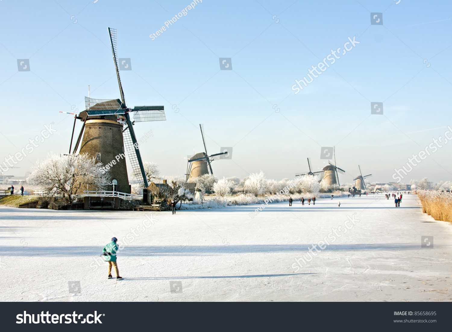 Резаное озеро в Нидерландах зимой