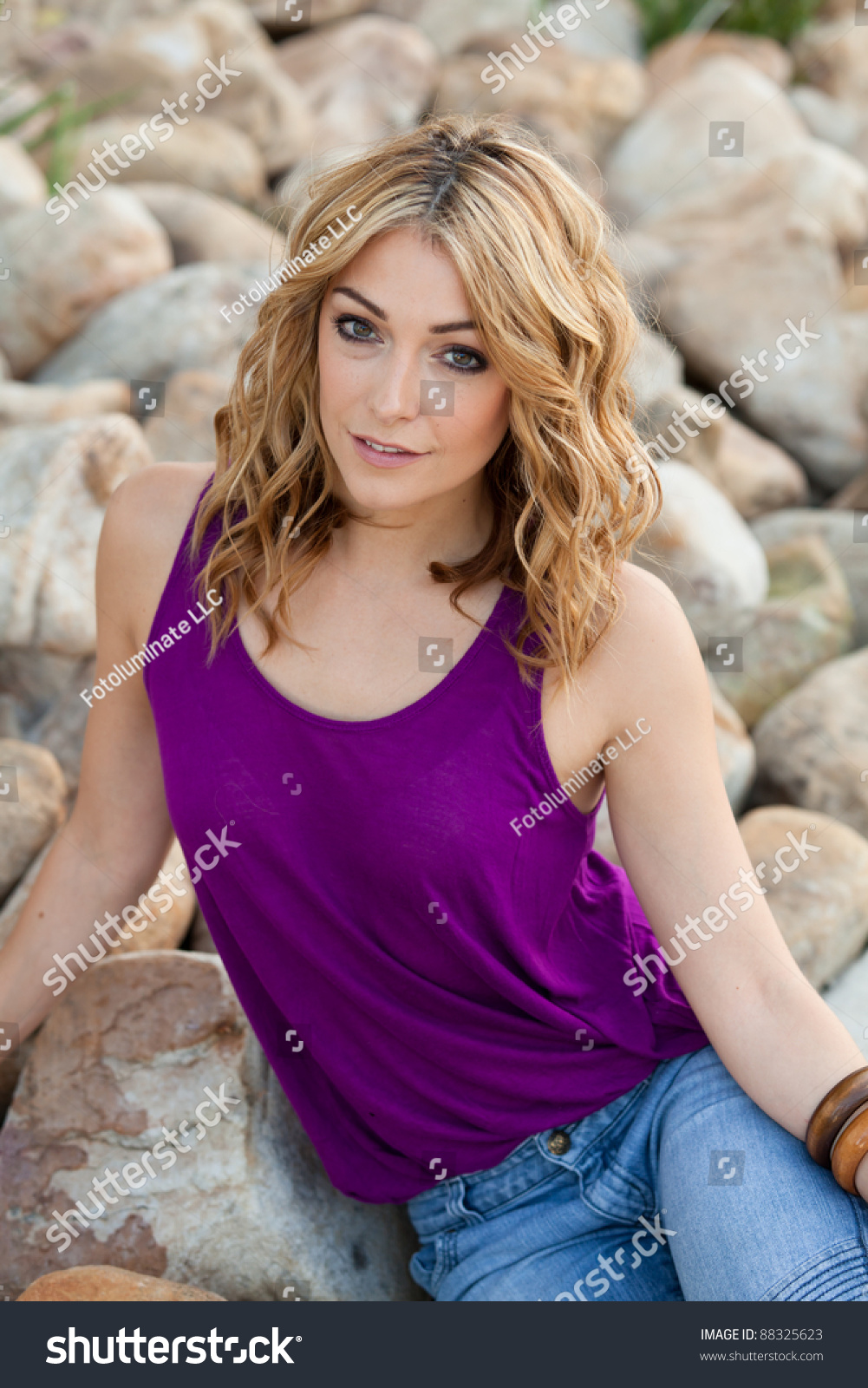 Beautiful Sexy Young Woman Outdoors库存照片88325623 Shutterstock