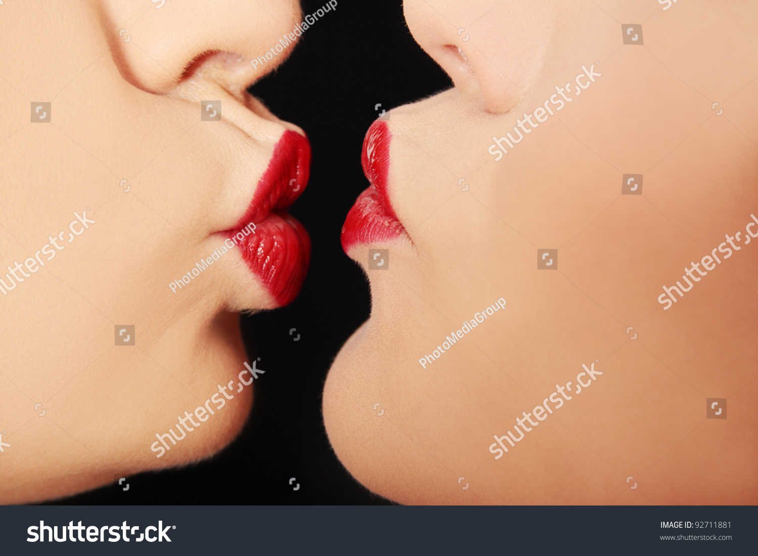 Вытянутые губы для поцелуя