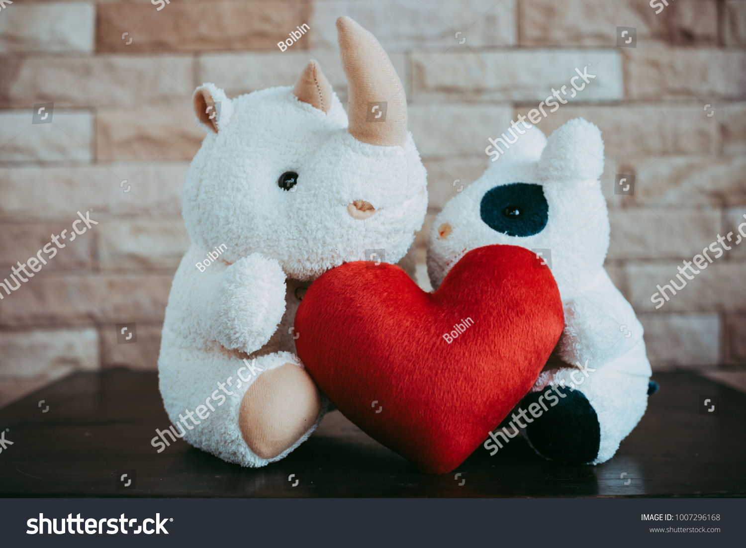 Rhinoceros doll and cow doll  with red heart shape,Valentine's Day concept. #1007296168