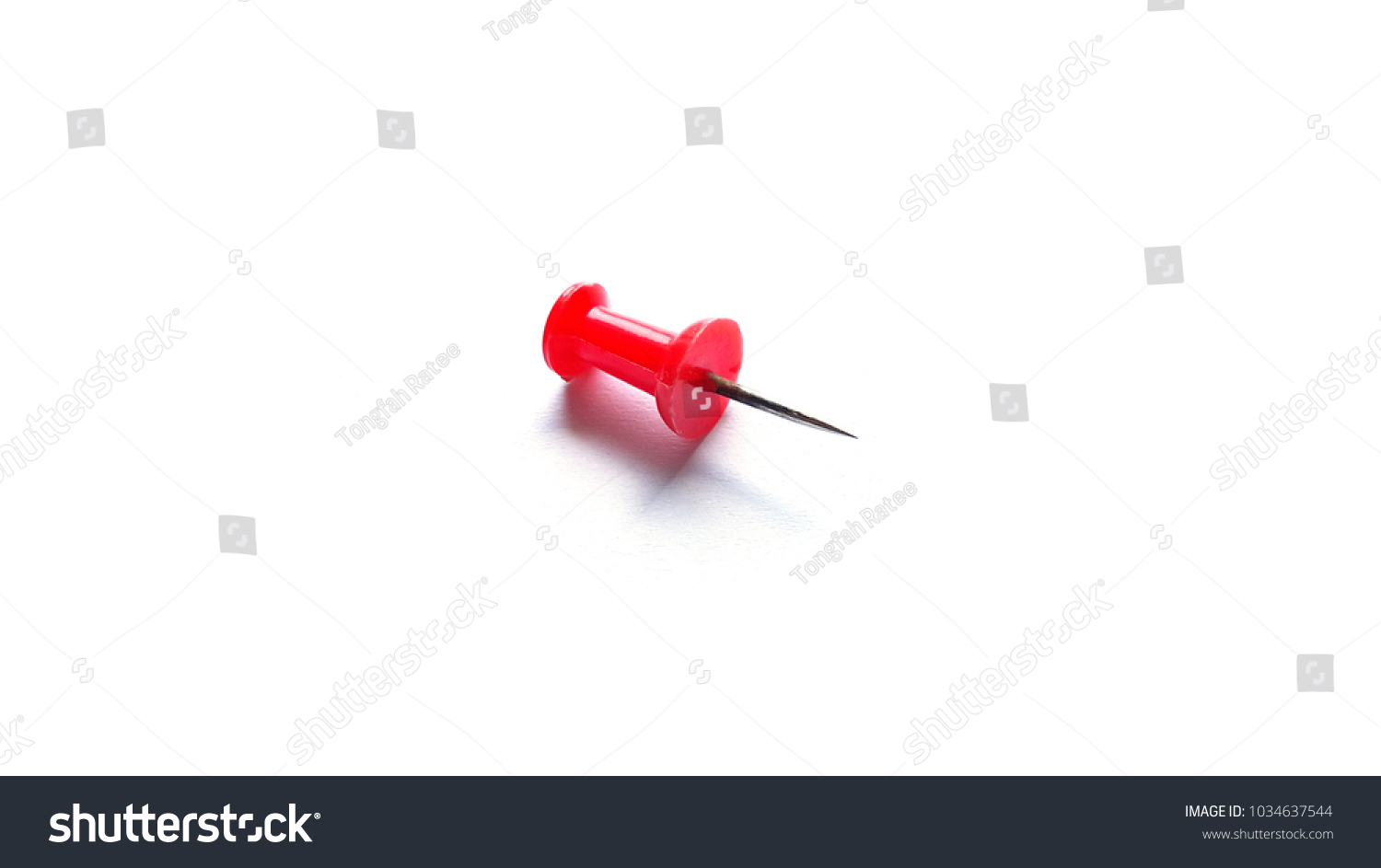 Red push pin isolated on white background #1034637544