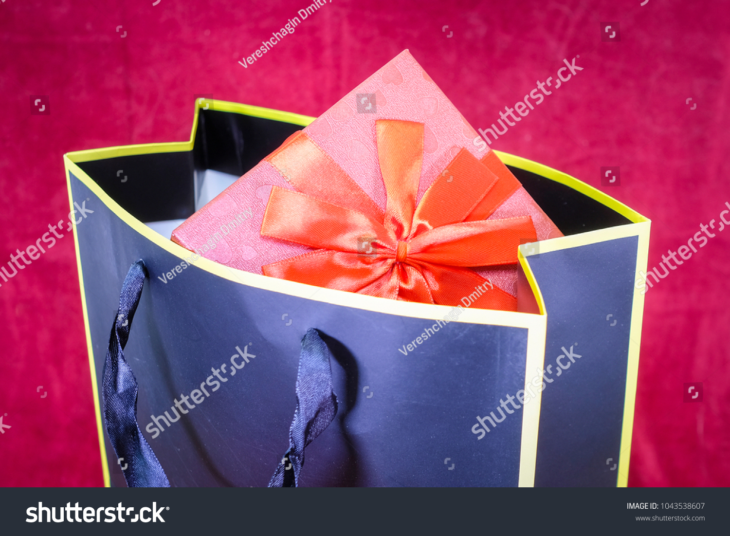 present box and present bag #1043538607