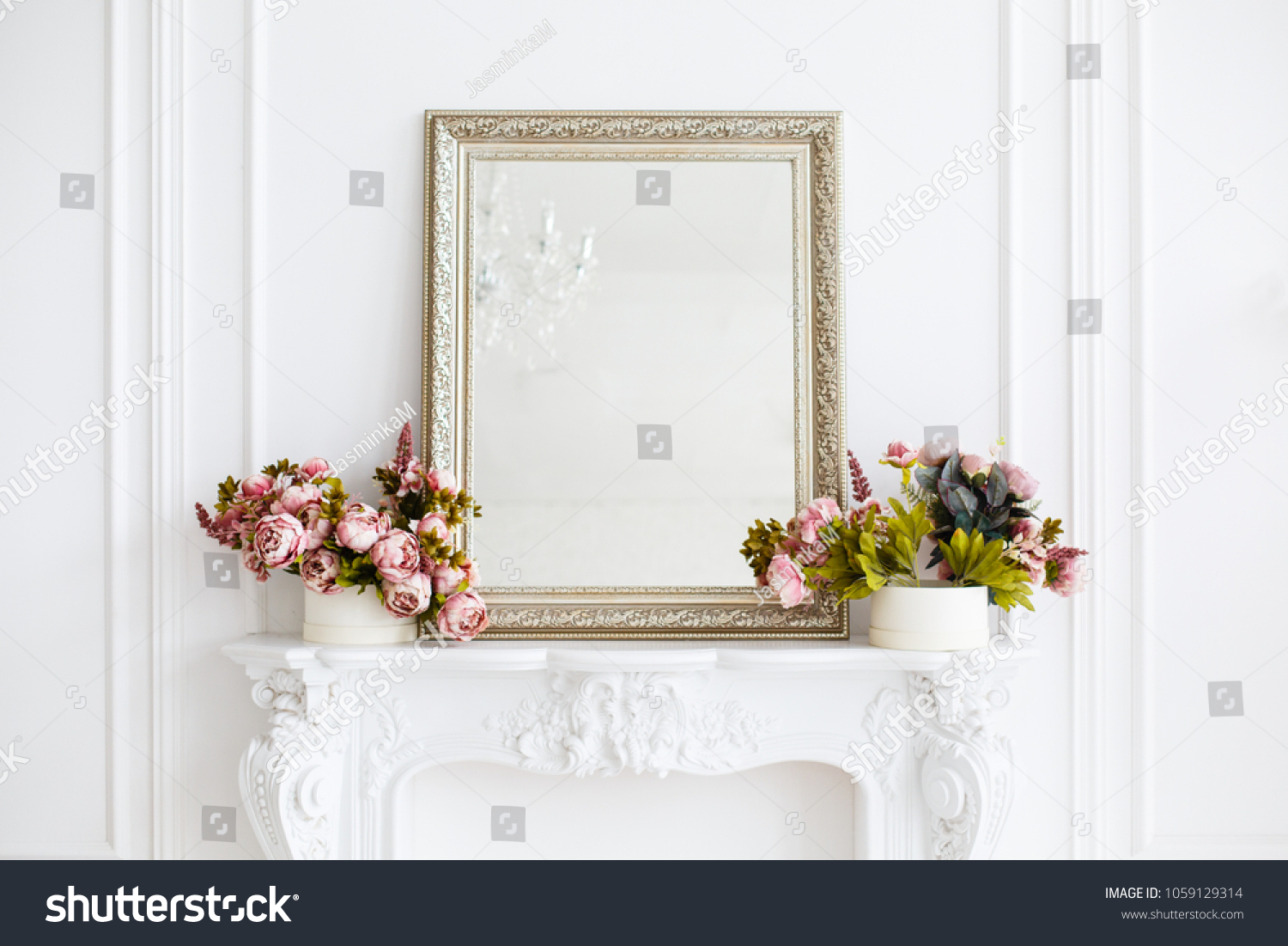 mirror in a classic luxury room #1059129314