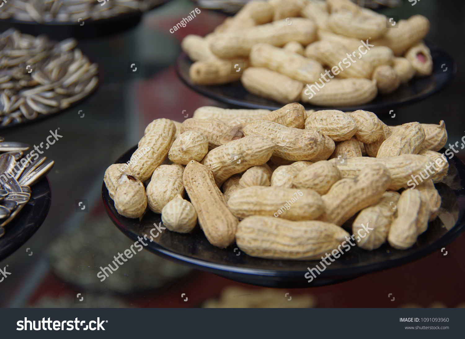 Peanuts, melon seeds, is a very nutritious nut. #1091093960