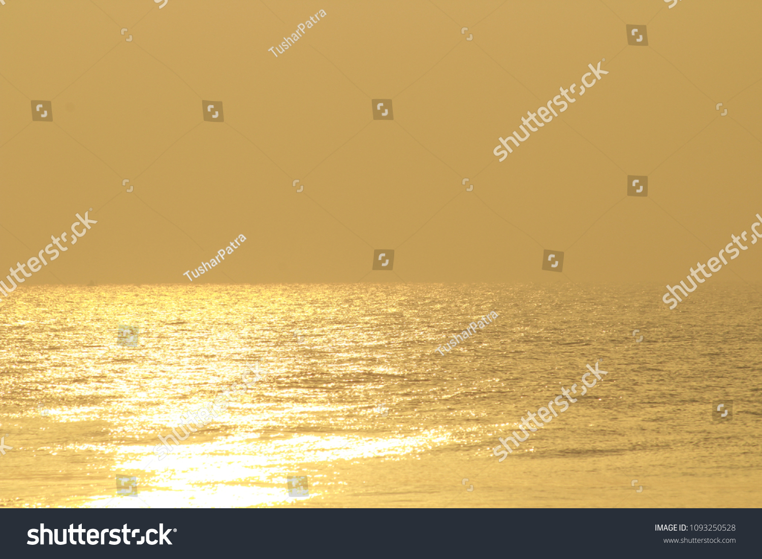 Golden Sea Waves #1093250528