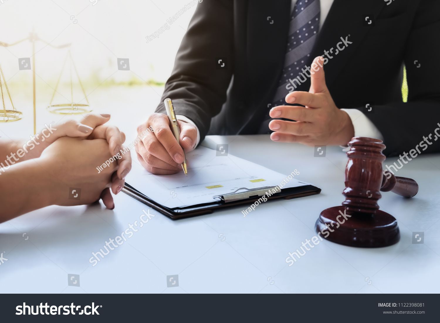 Business law concept, Lawyer business lawyers are consulting lawyers for women entrepreneurs to file a copyright lawsuit. #1122398081