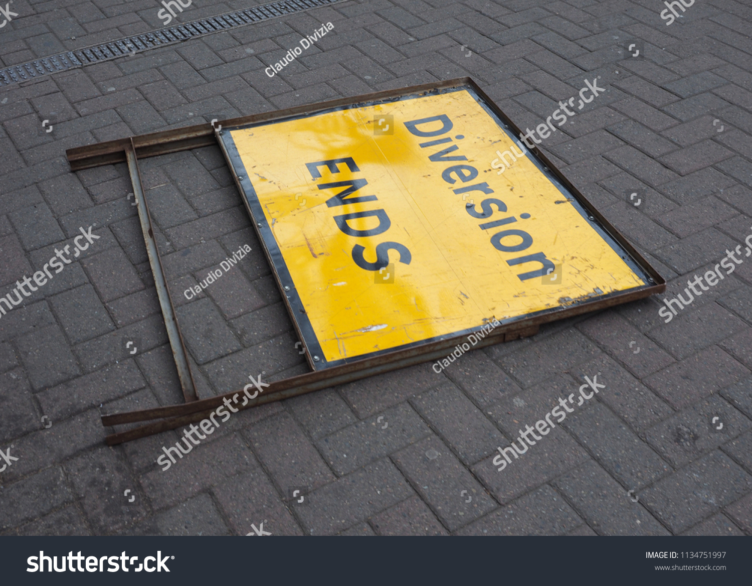 diversion ends sign fallen on the road #1134751997