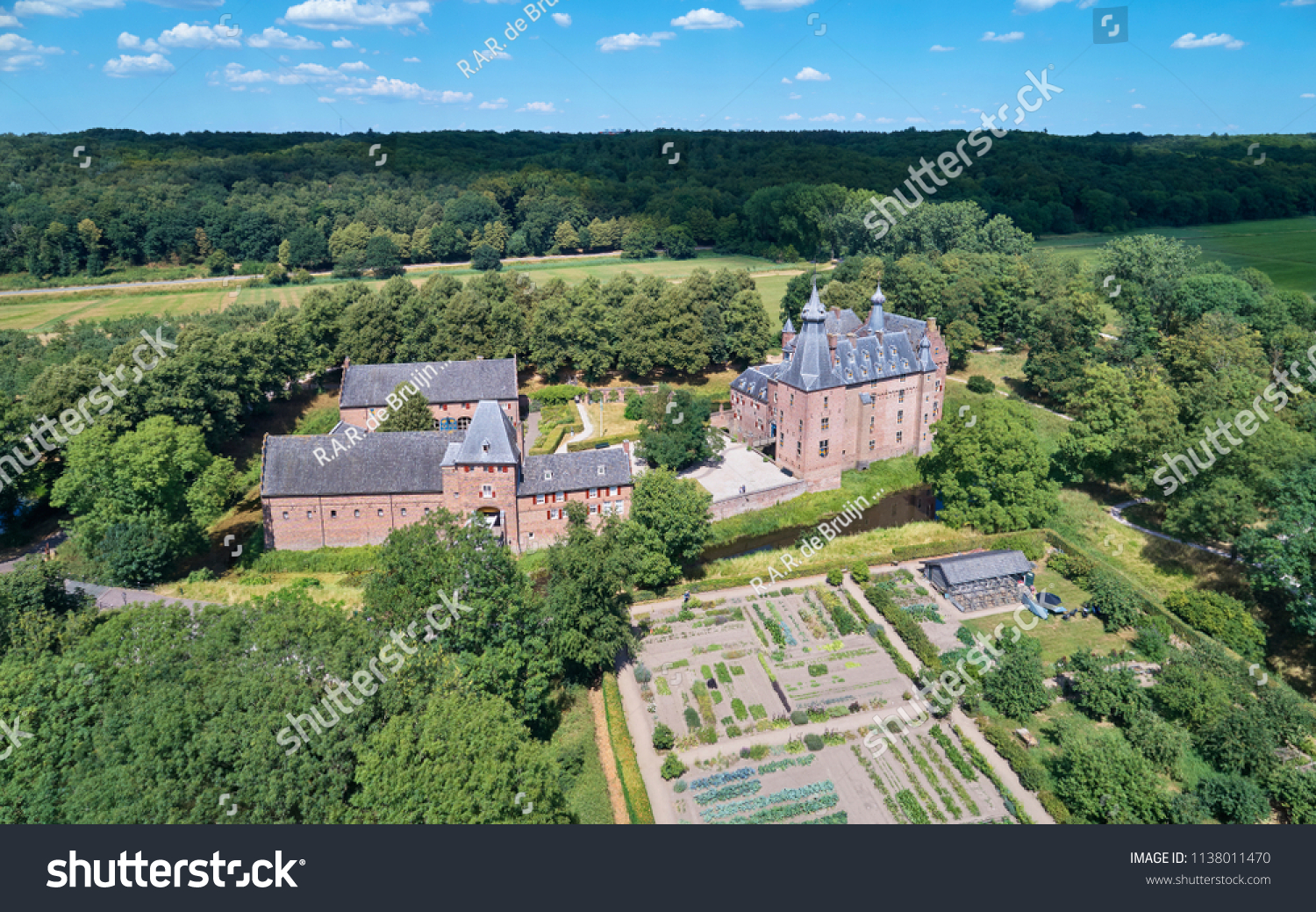 Aerial view of the medieval castle 'Doorwerth', first mentioned in 1260, near the little village 'Doorwerth' in the province of 'Gelderland', the Netherlands #1138011470