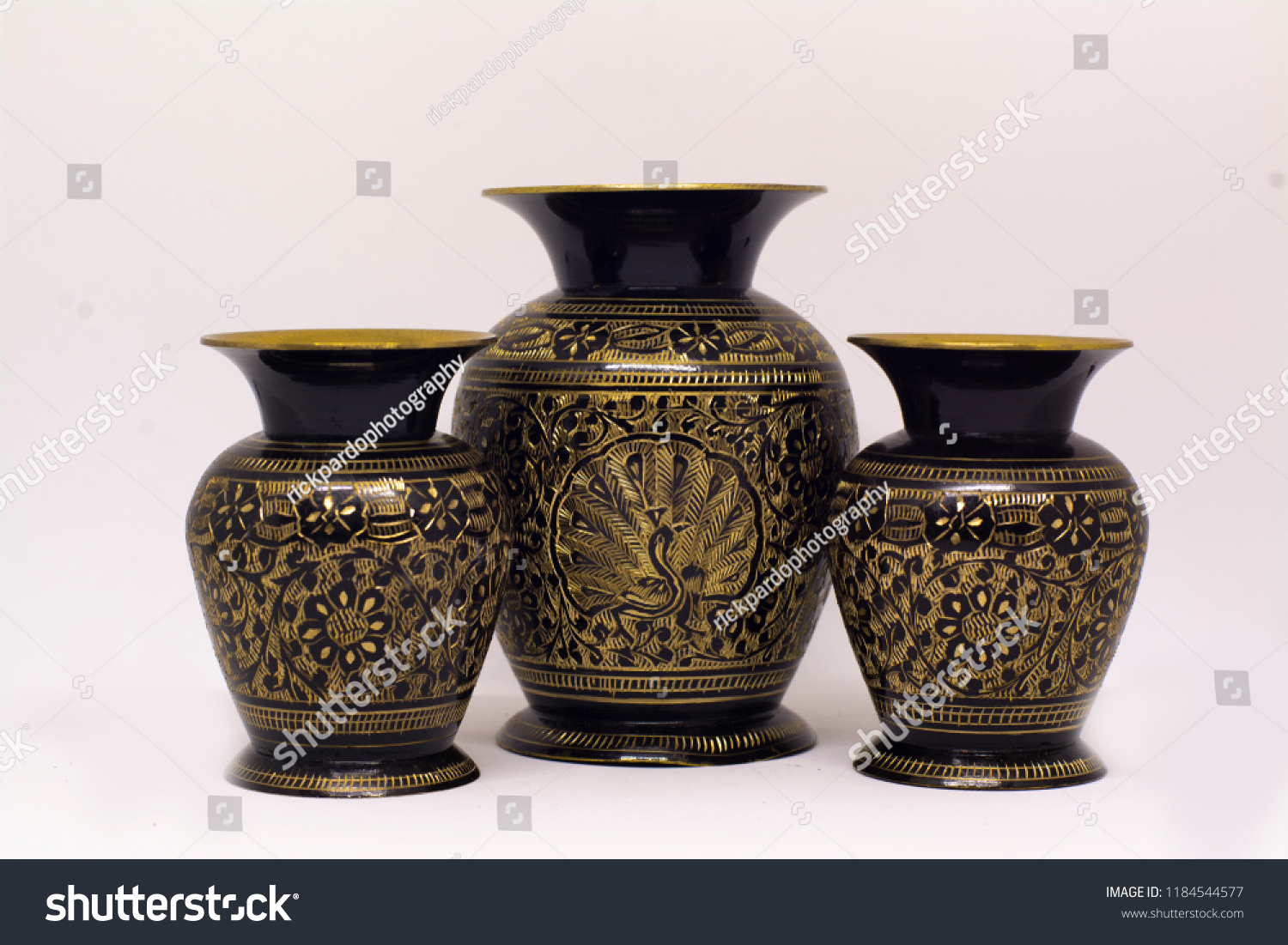 3 golden vases in a white background  #1184544577