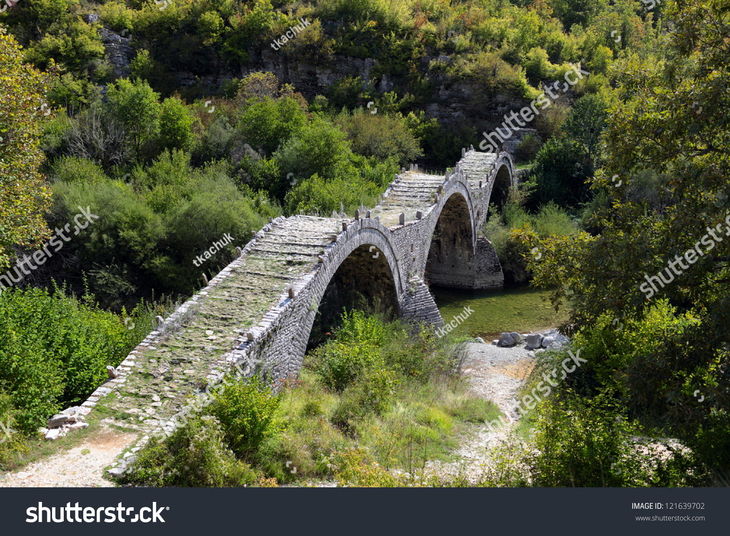 Old Kalogeriko triple arched stone bridge on Vikos canyon, Zagorohoria, Greece #121639702