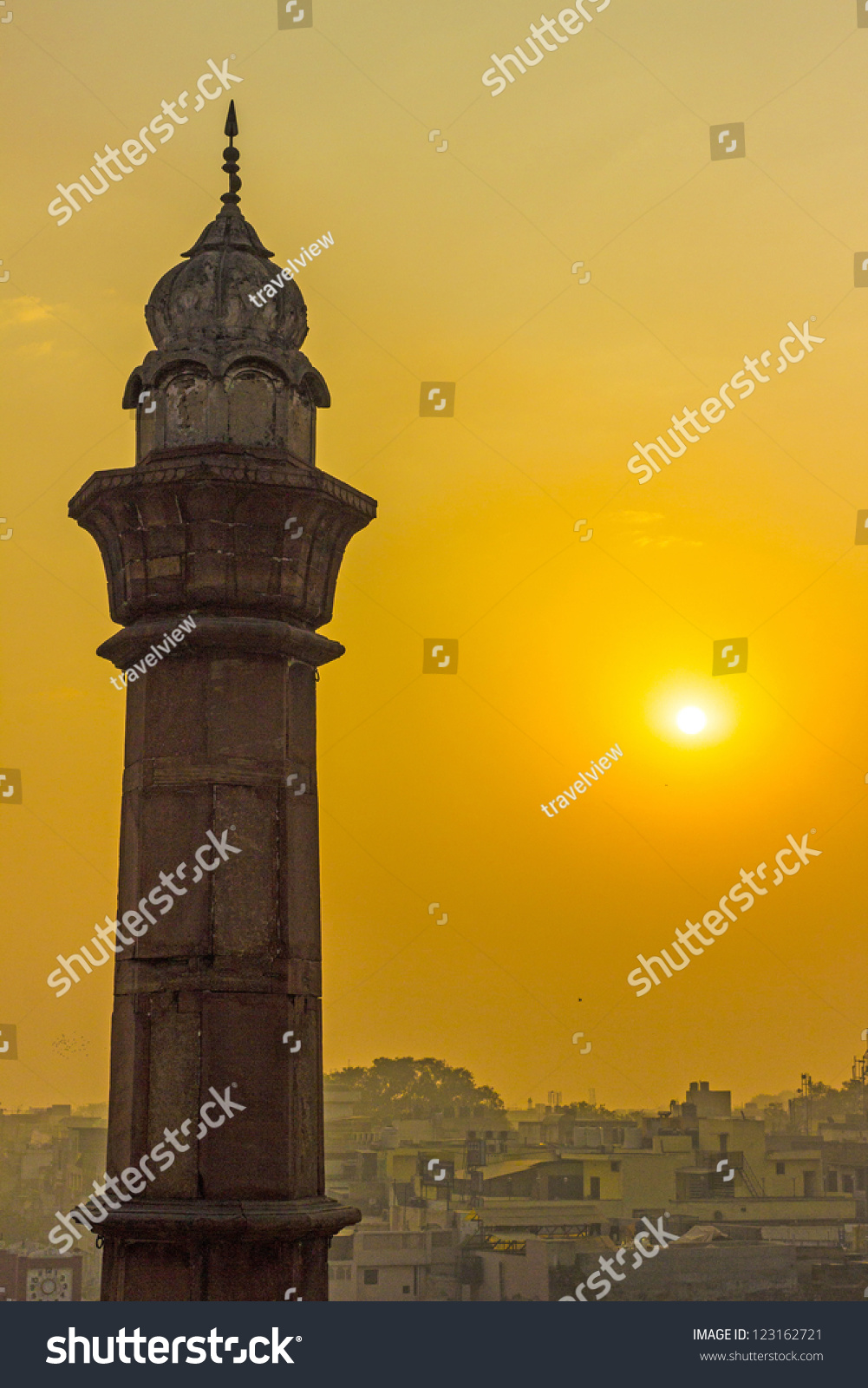 minaret in Delhi in morning sun #123162721