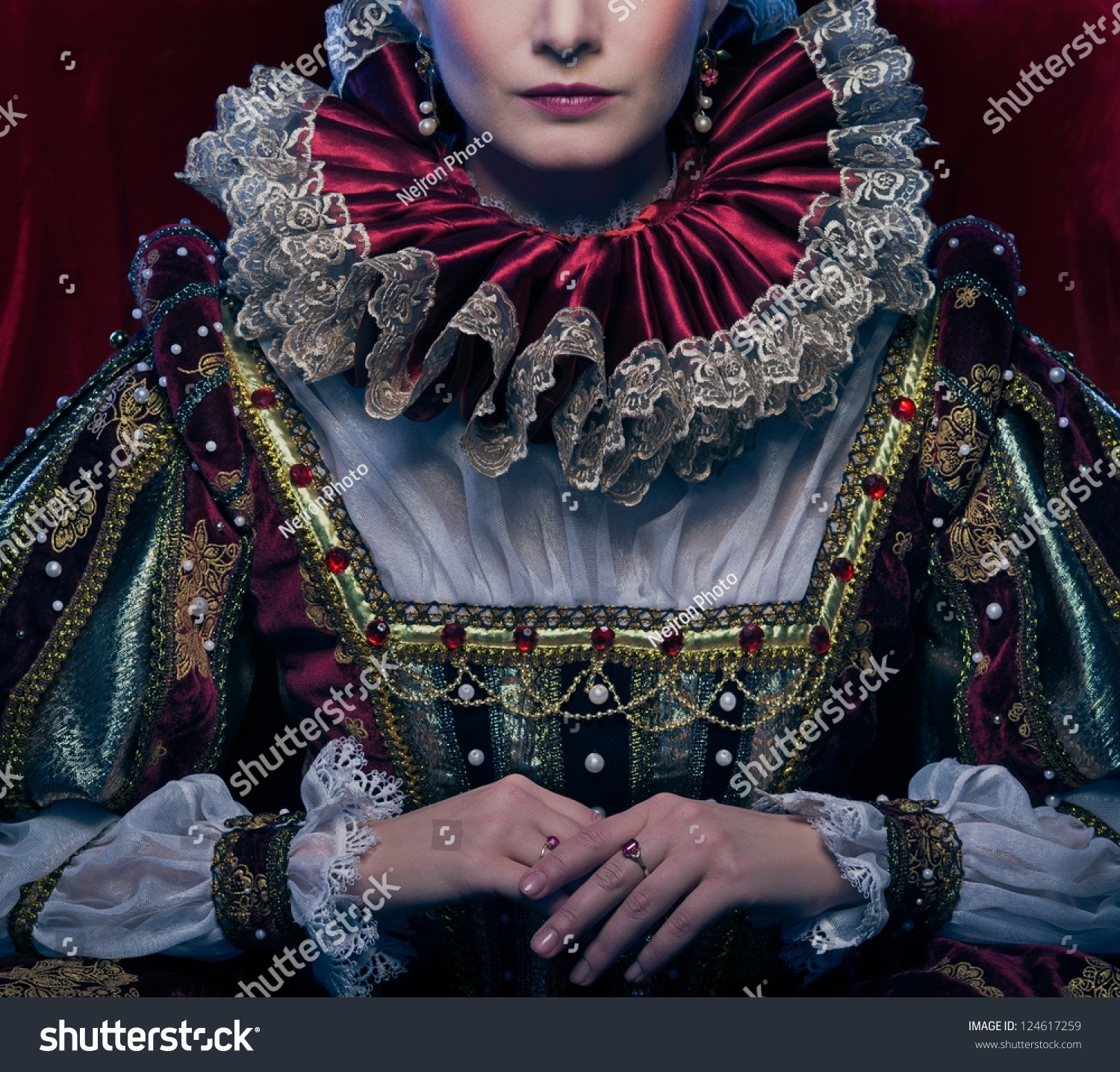 Queen in royal dress and luxuriant collar #124617259