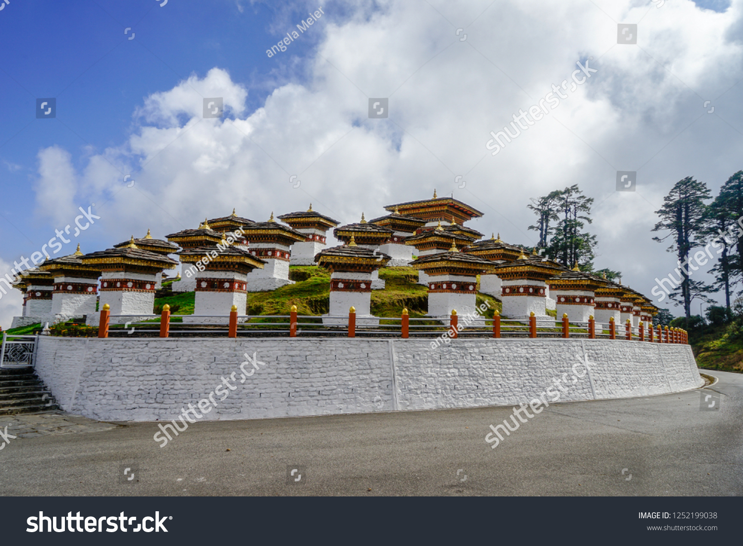Dochula Pass Bhutan 2018, Stupa monument of fallen soldiers #1252199038
