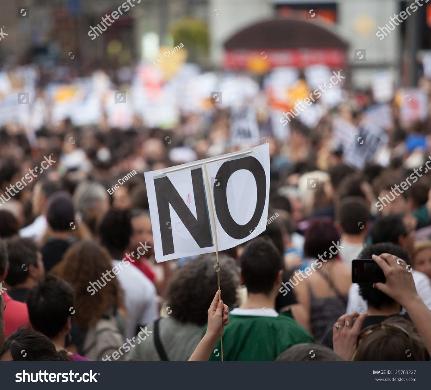 A general image of unidentified people protesting. #125763227