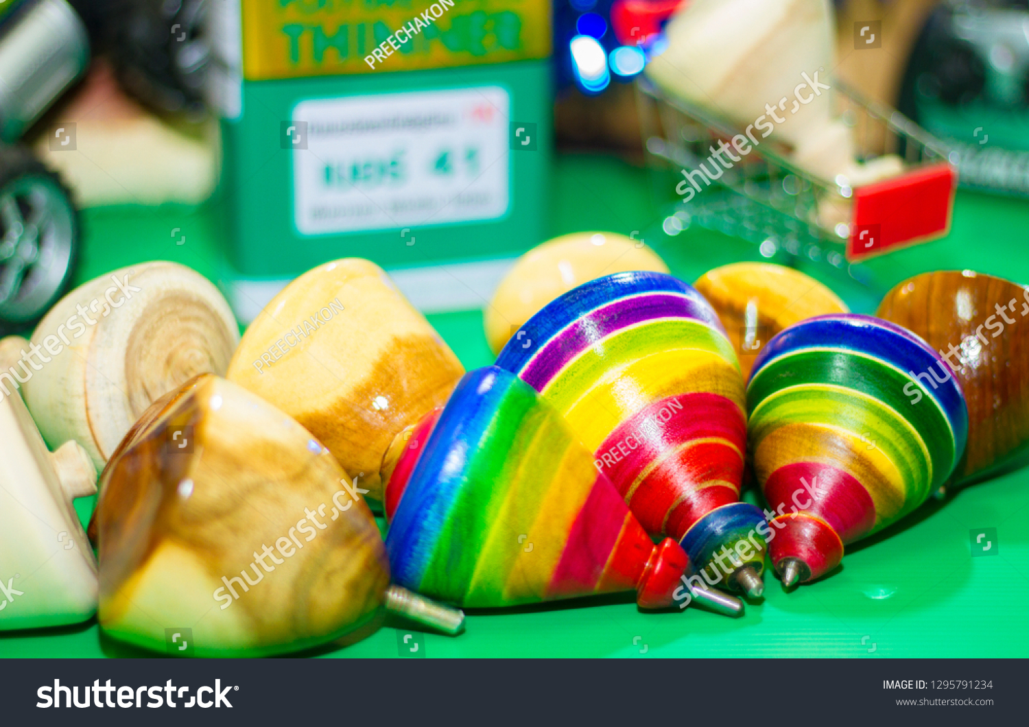 Rainbow color, color climb, red, blue, green, yellow, pink, shiny, shiny with bokeh background Rotatable toys Top spinning #1295791234