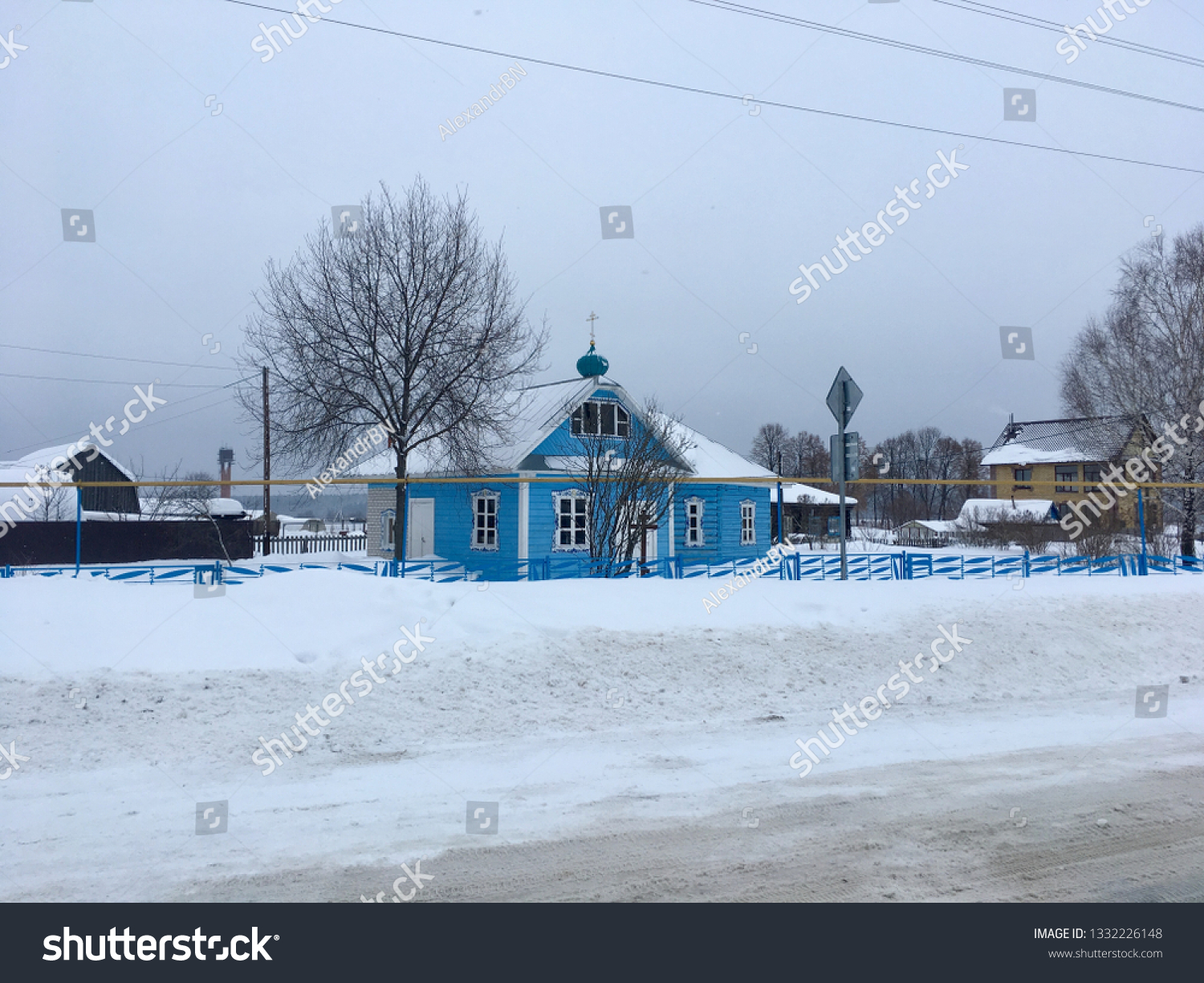 Photo chapel in rural rural areas in the winter, spring in the snow among houses have road #1332226148