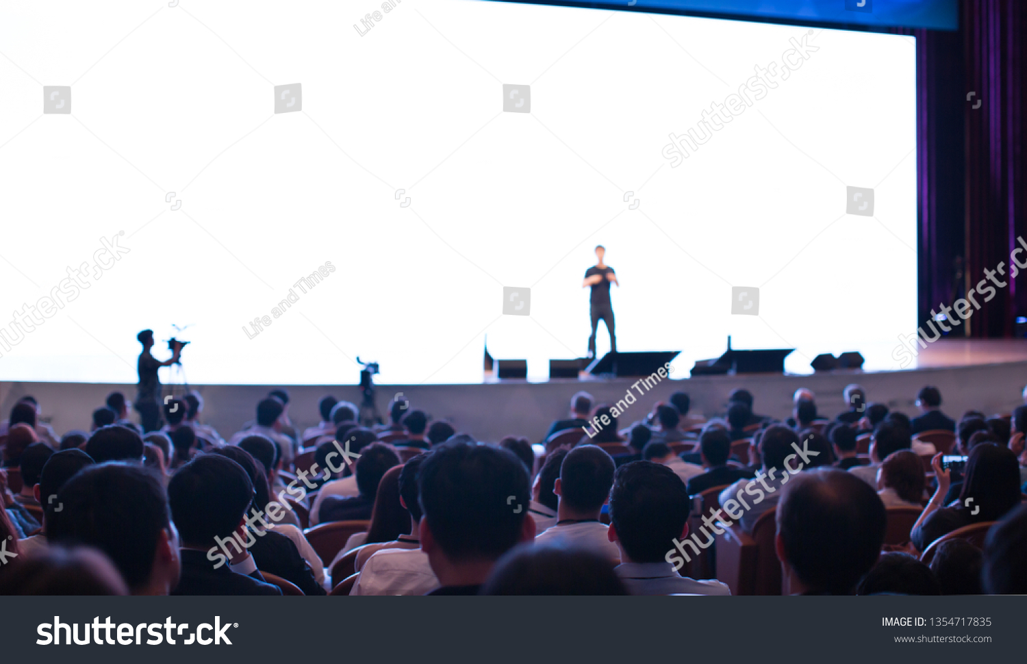 Speaker at Talk in Business Conference. Tech Executive Entrepreneur Speaker on Stage at Conference. Presenter Giving Business Presentation at Meeting. Corporate Exhibition for Investors Event.
 #1354717835