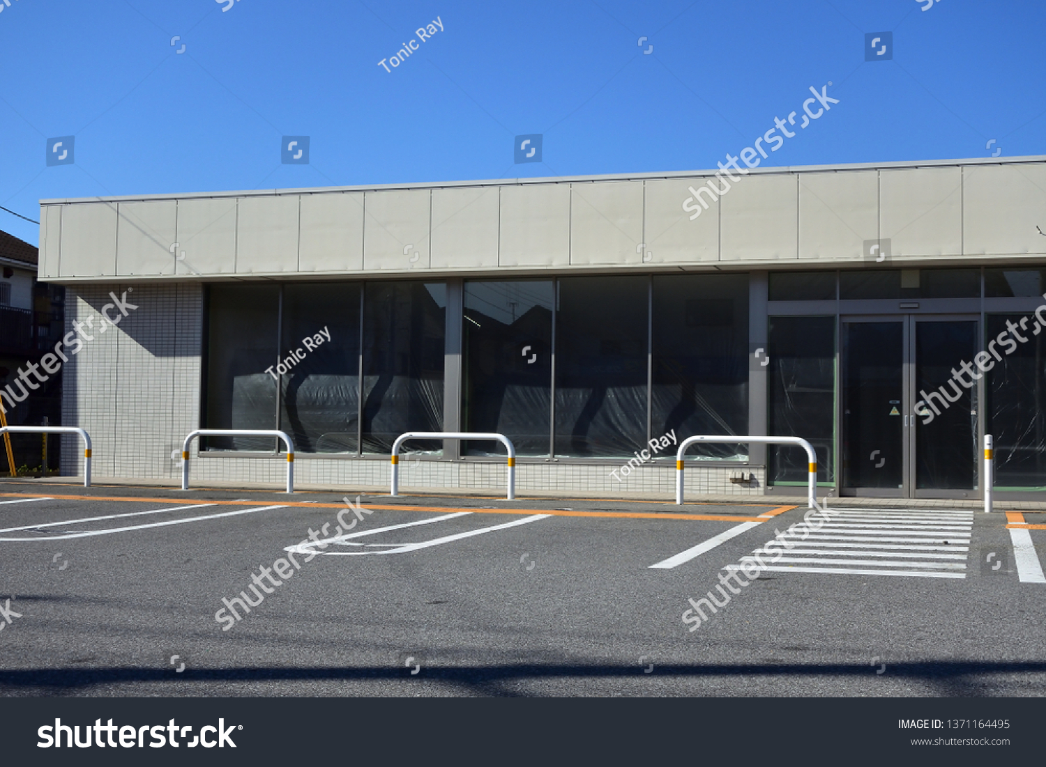 A vacant store #1371164495