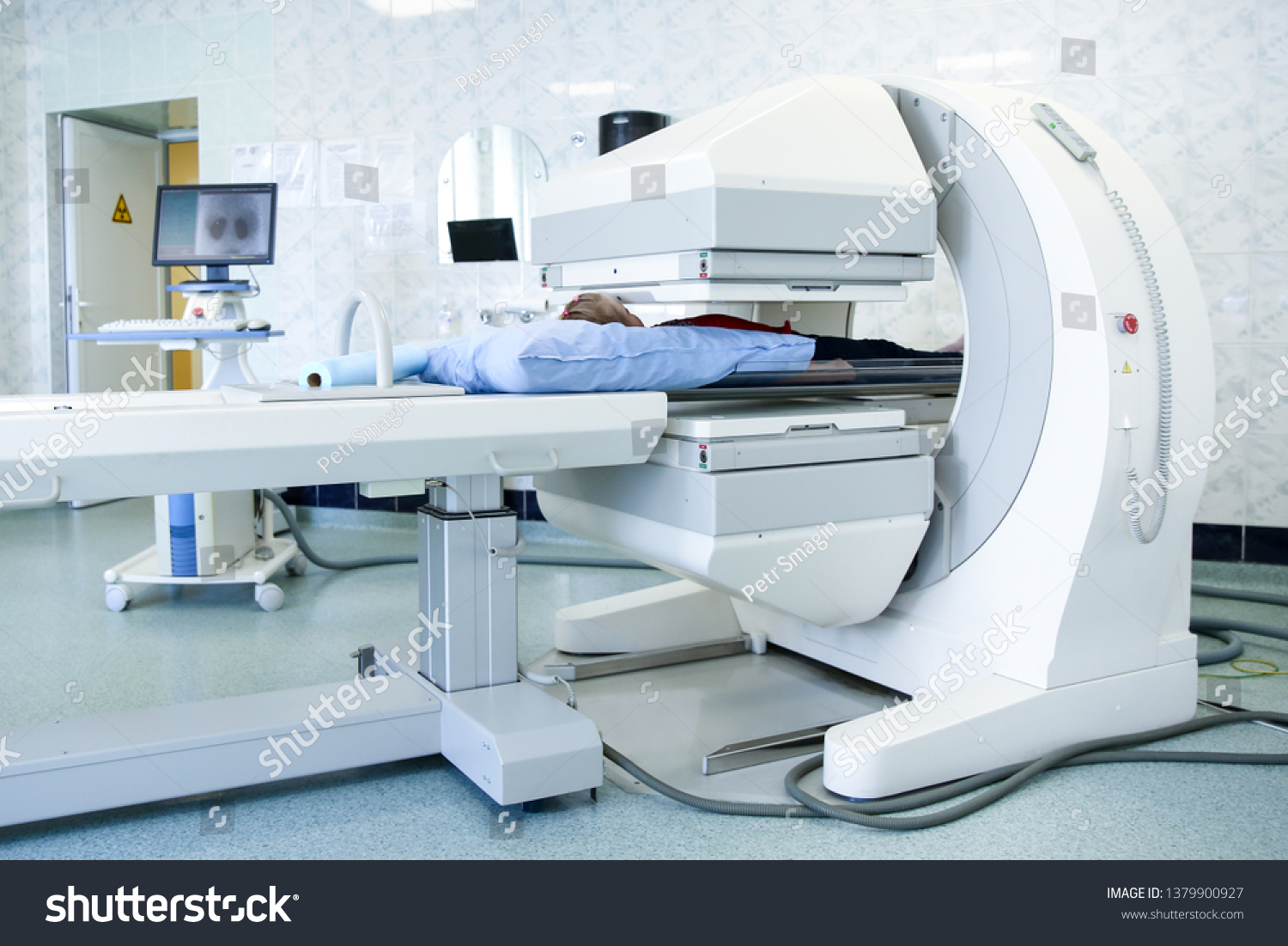 Gamma camera in the parlor of the clinic of nuclear medicine. Medical equipment in the hospital. Body examination equipment. The patient undergoes a medical examination. #1379900927