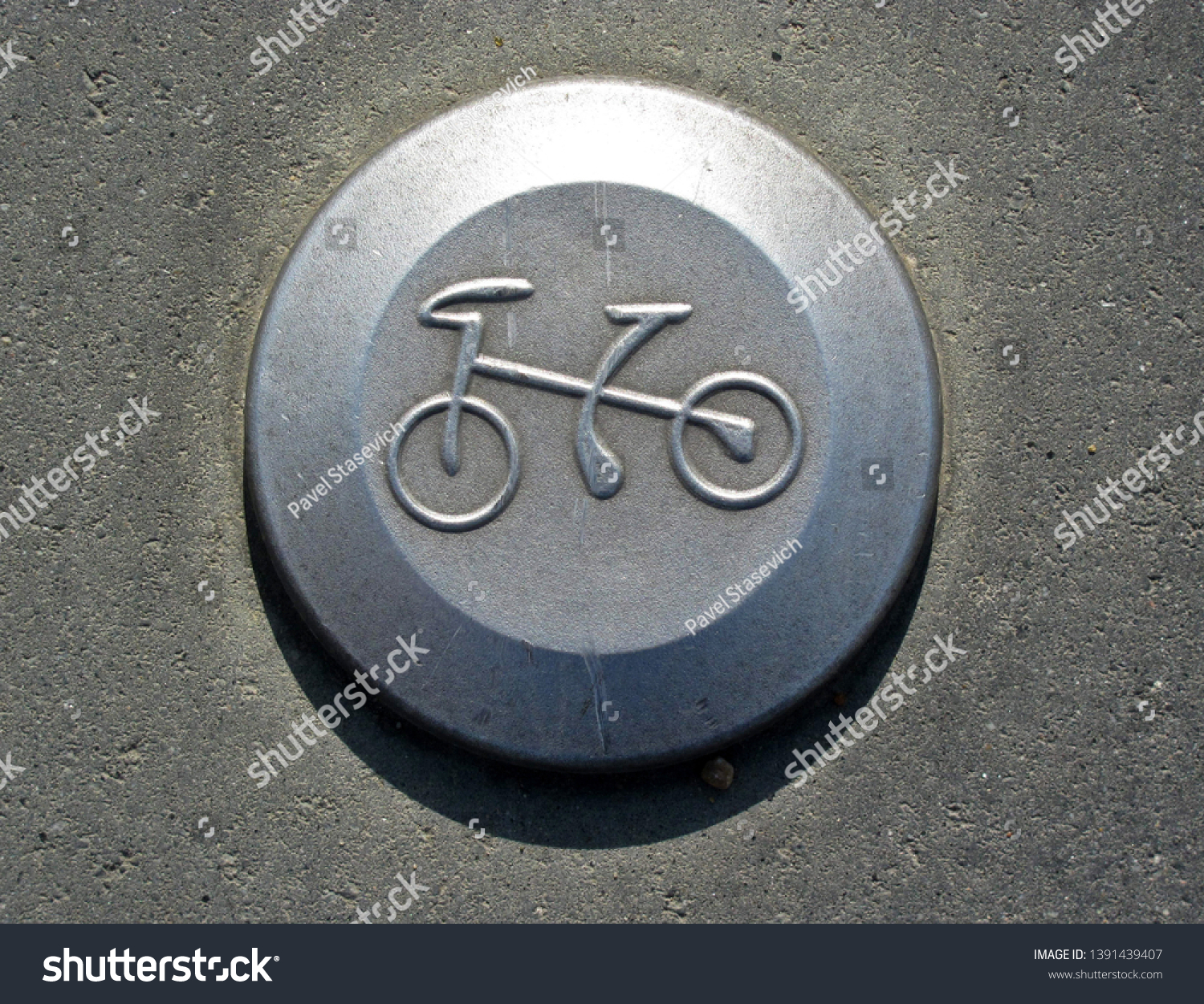 Bicycle pictogram on a bicycle track. Traffic, object. #1391439407
