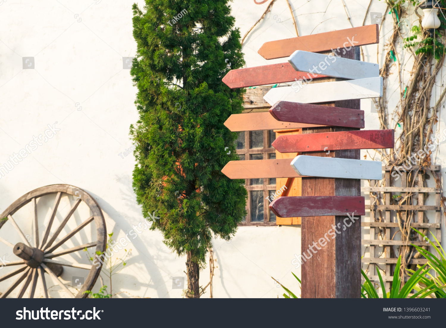 Wood direction sign, empty boards pointing towards different directions - image #1396603241