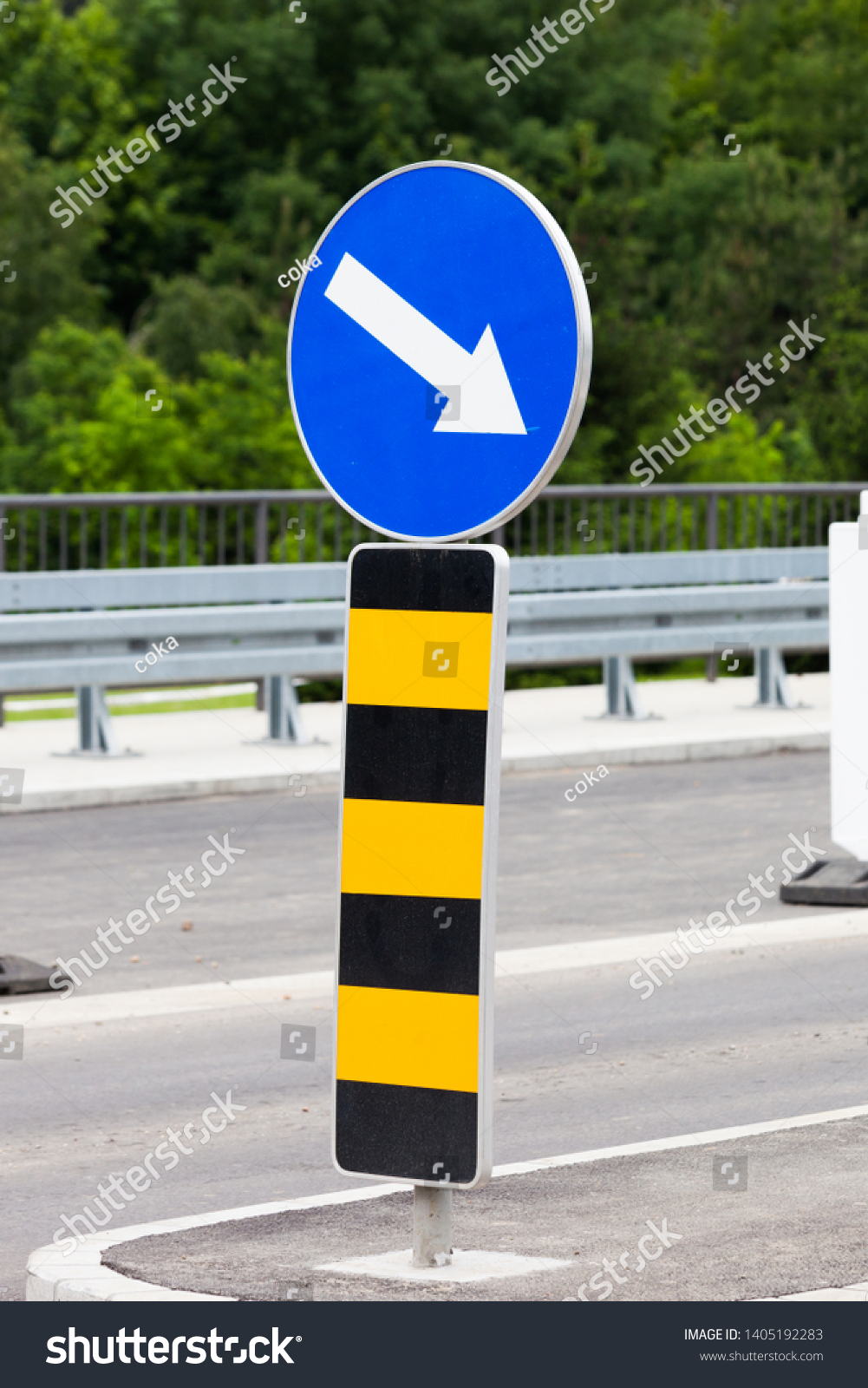  notification sign  changes direction of movement due to works on road  #1405192283